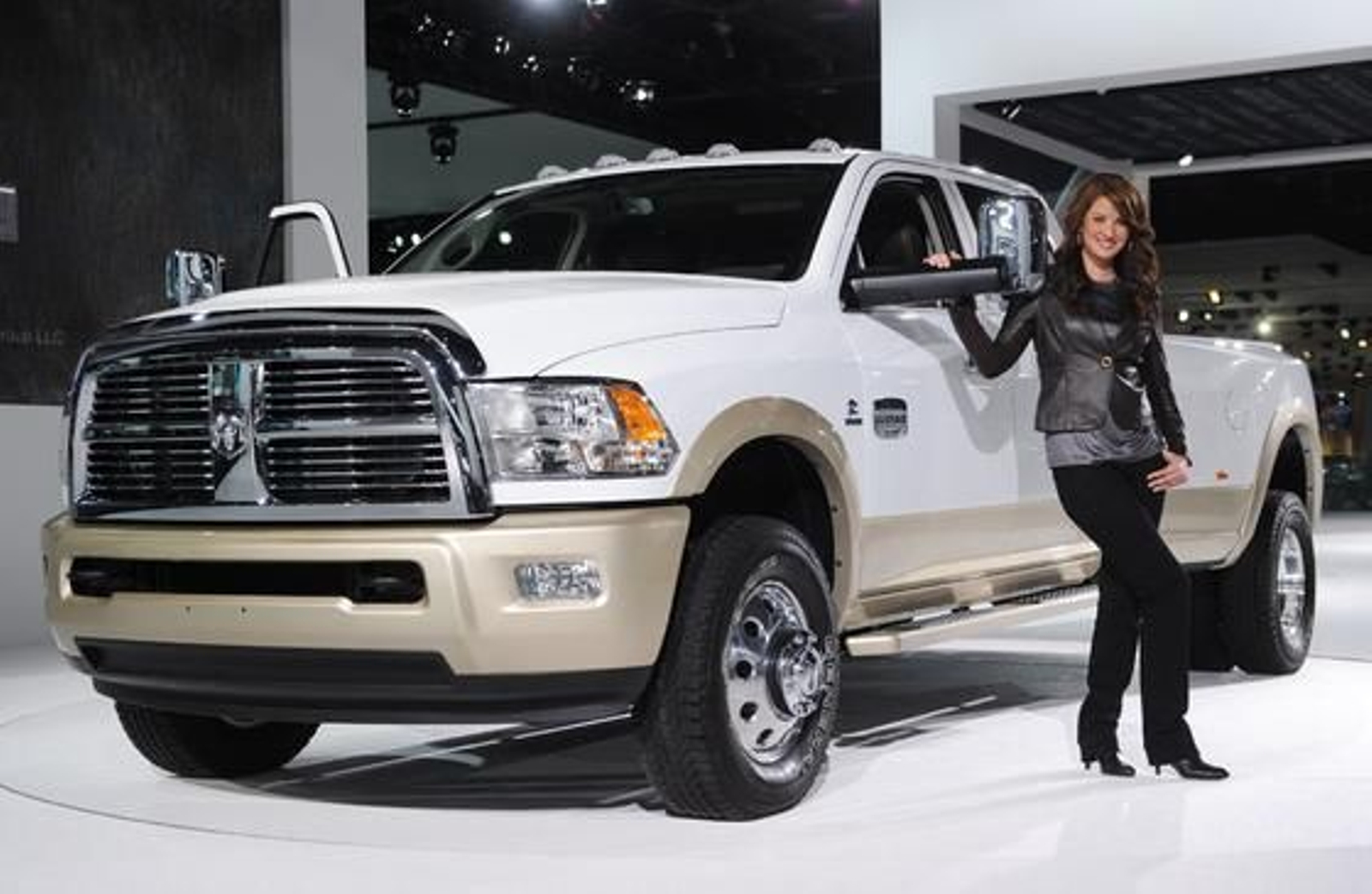 Presentación de los diferentes modelos de coches en el Salón de Detroit.

Foto: AFP/ Reuters
