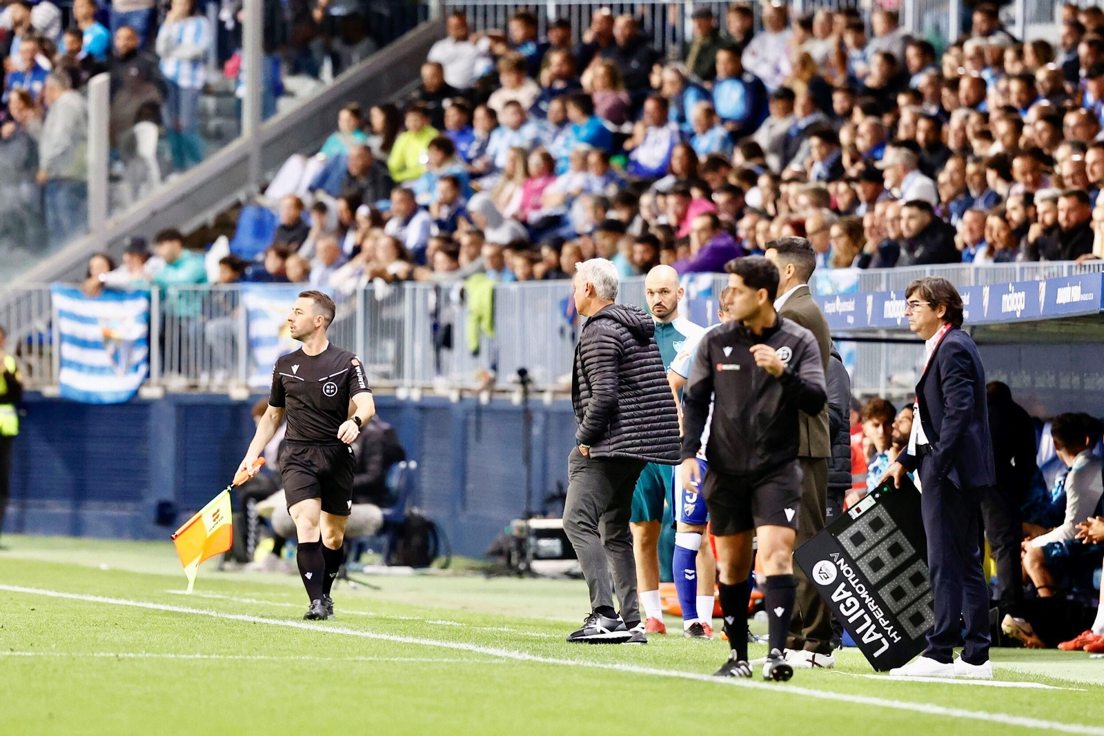 Las fotos del imponente ambiente en La Rosaleda en el Málaga - Córdoba CF