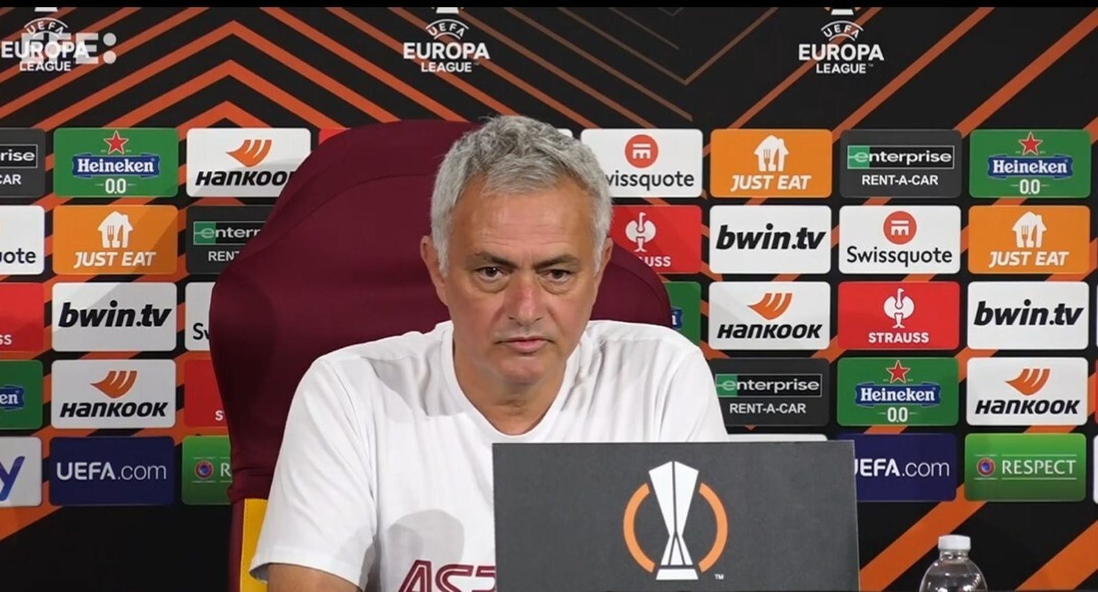 Mourinho, durante la rueda de prensa previa al partido con el Betis.