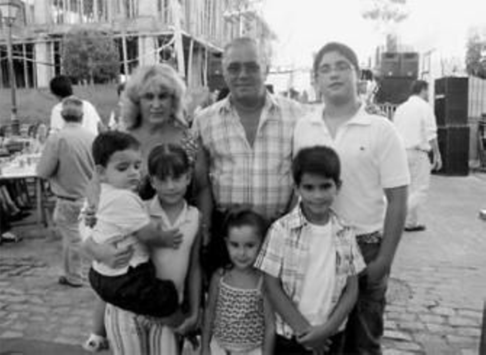 Nietos y abuelos disfrutan todos los años de una merienda familiar en la que se designa al Abuelo del Año.