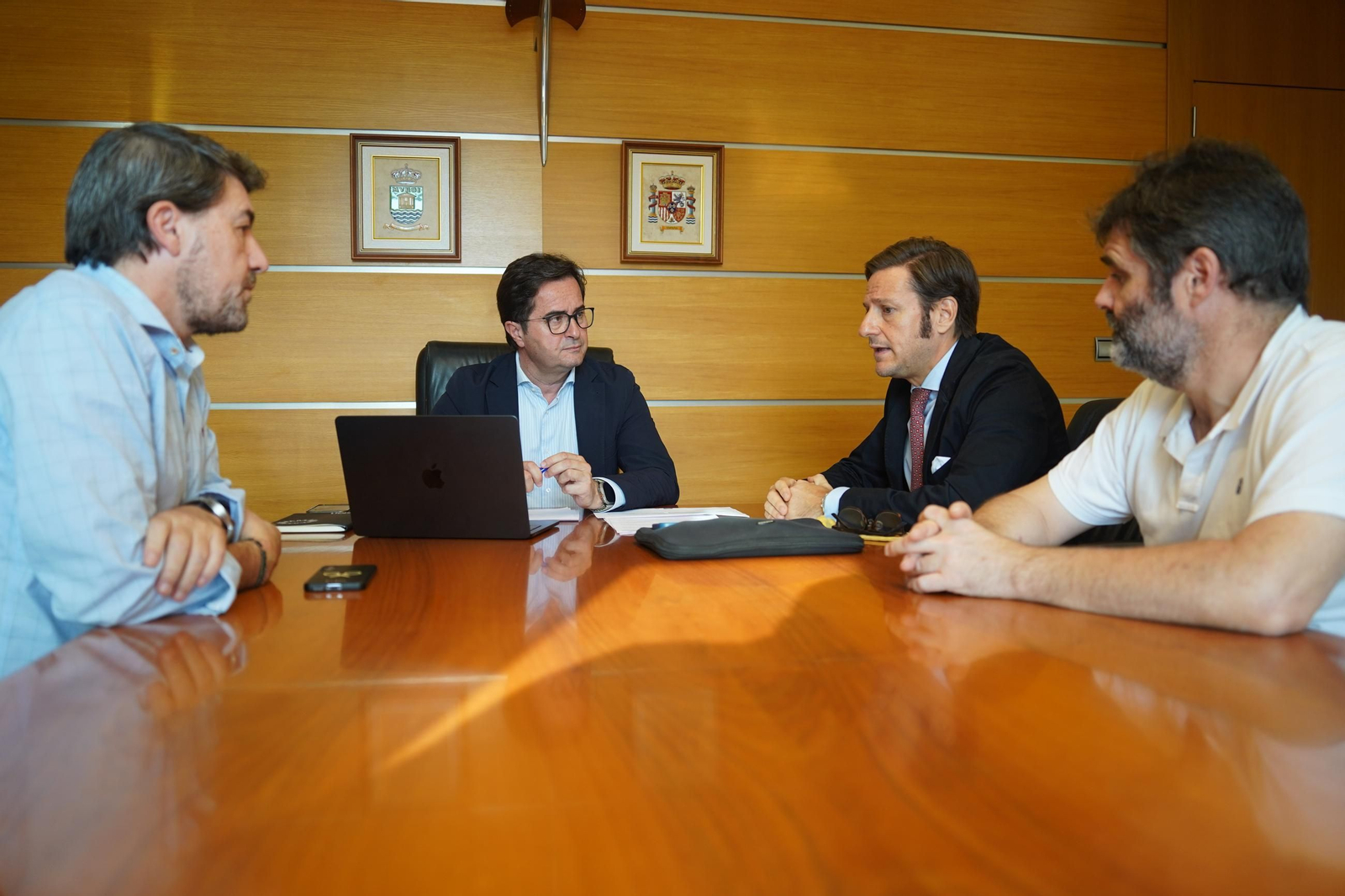 Francisco Góngora en la reunión mantenida con el director del Consorcio de Transporte Metropolitano del Área de Almería.