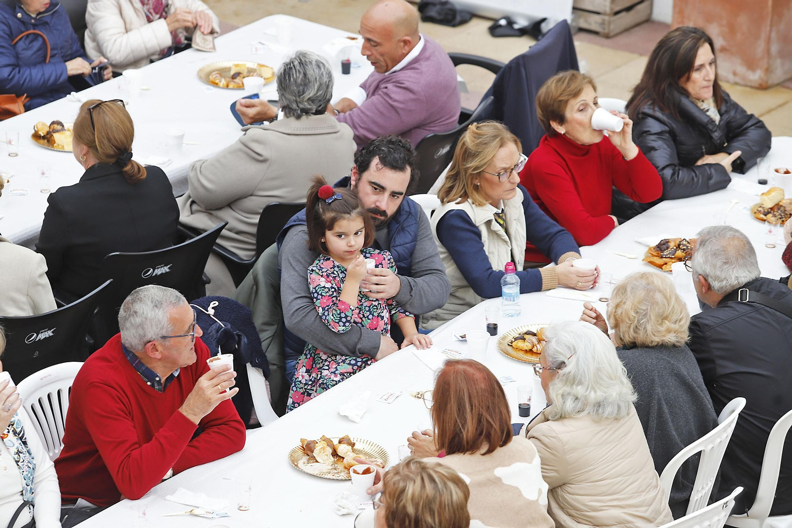 Imágenes de la zambomba en la Hermandad de Emigrantes
