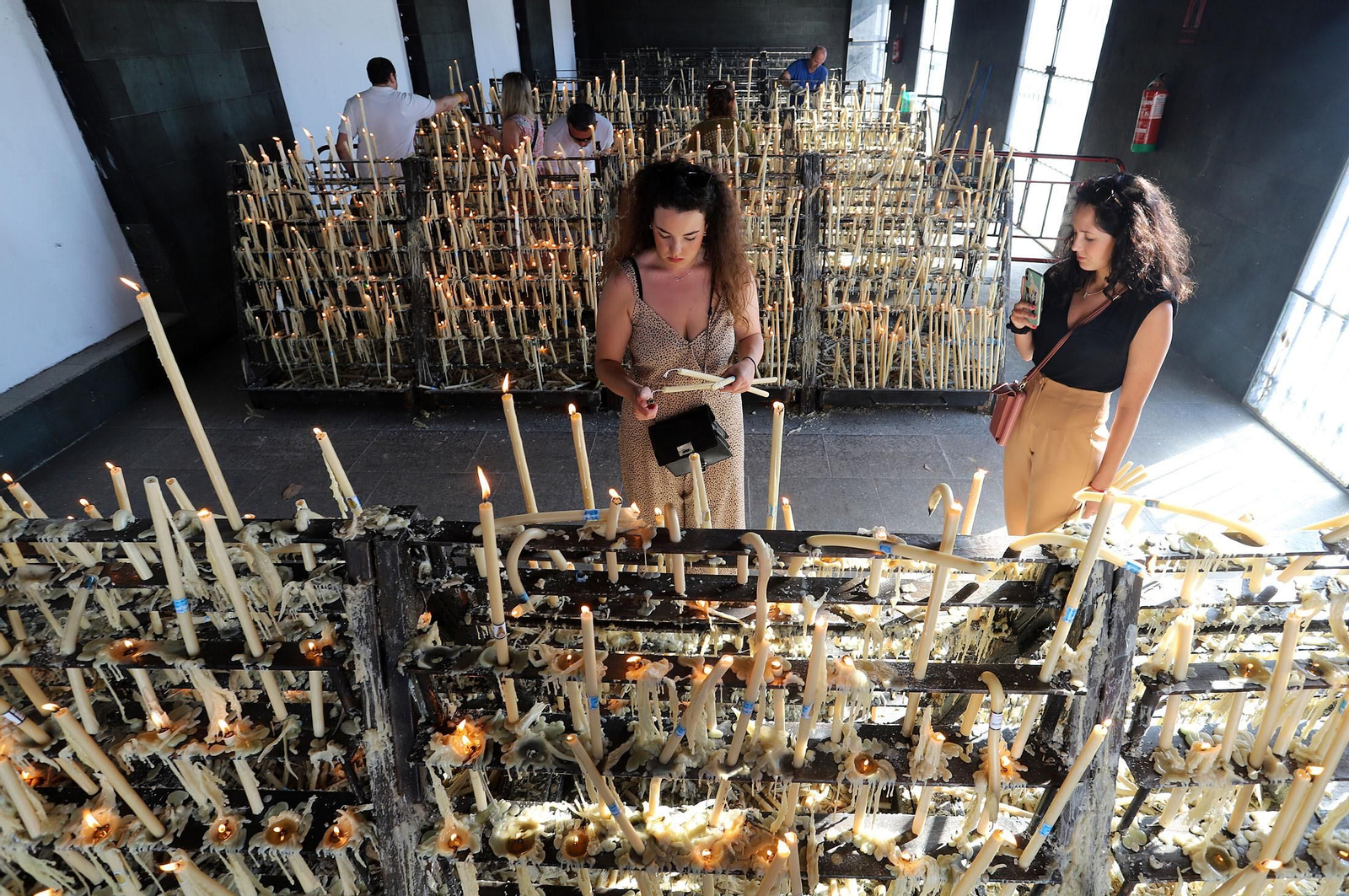 Ambiente en la aldea del Rocío previo a la llegada de las Hermandades, en imágenes