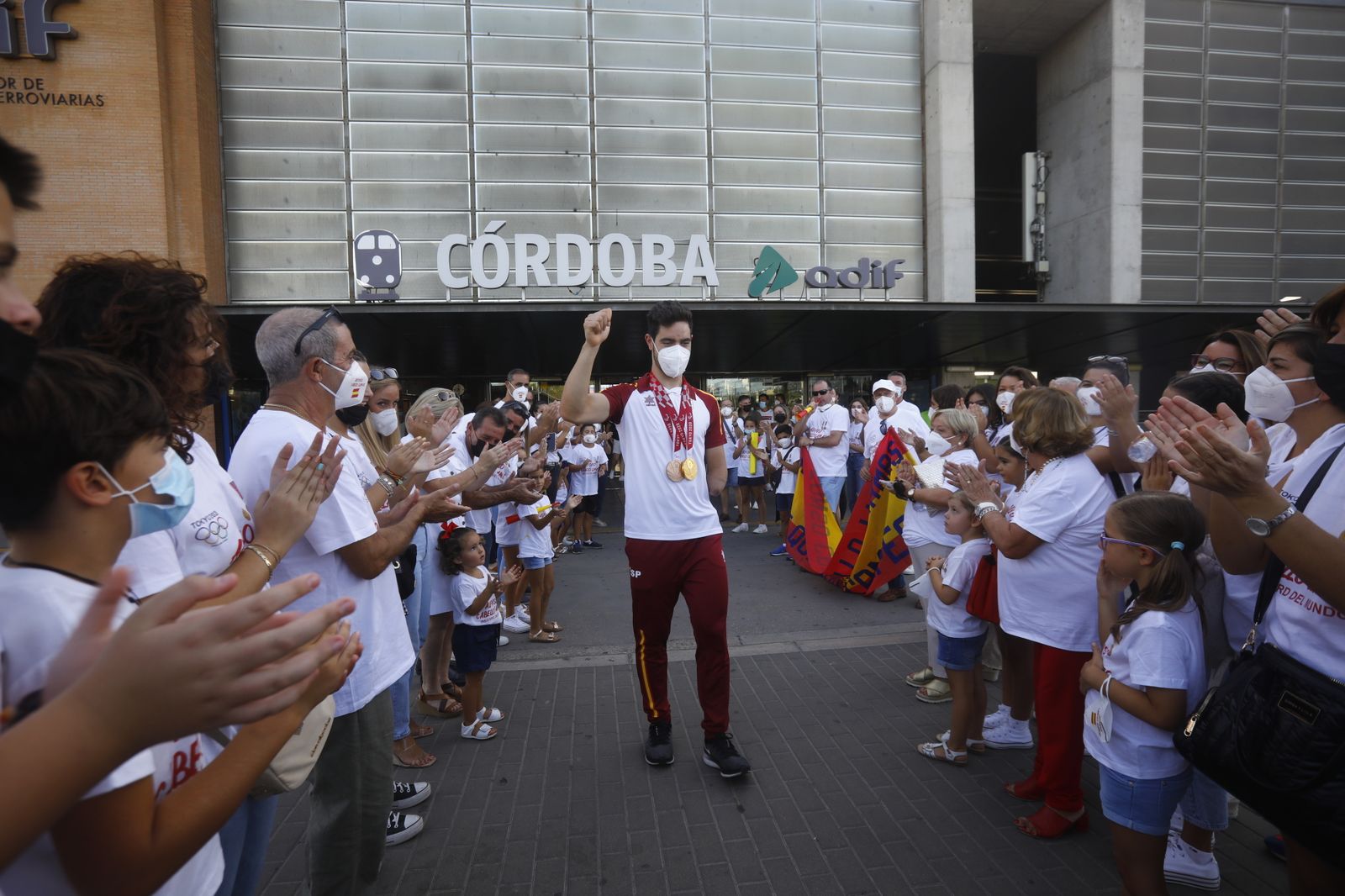 El recibimiento a Alfonso Cabello en Córdoba, en imágenes