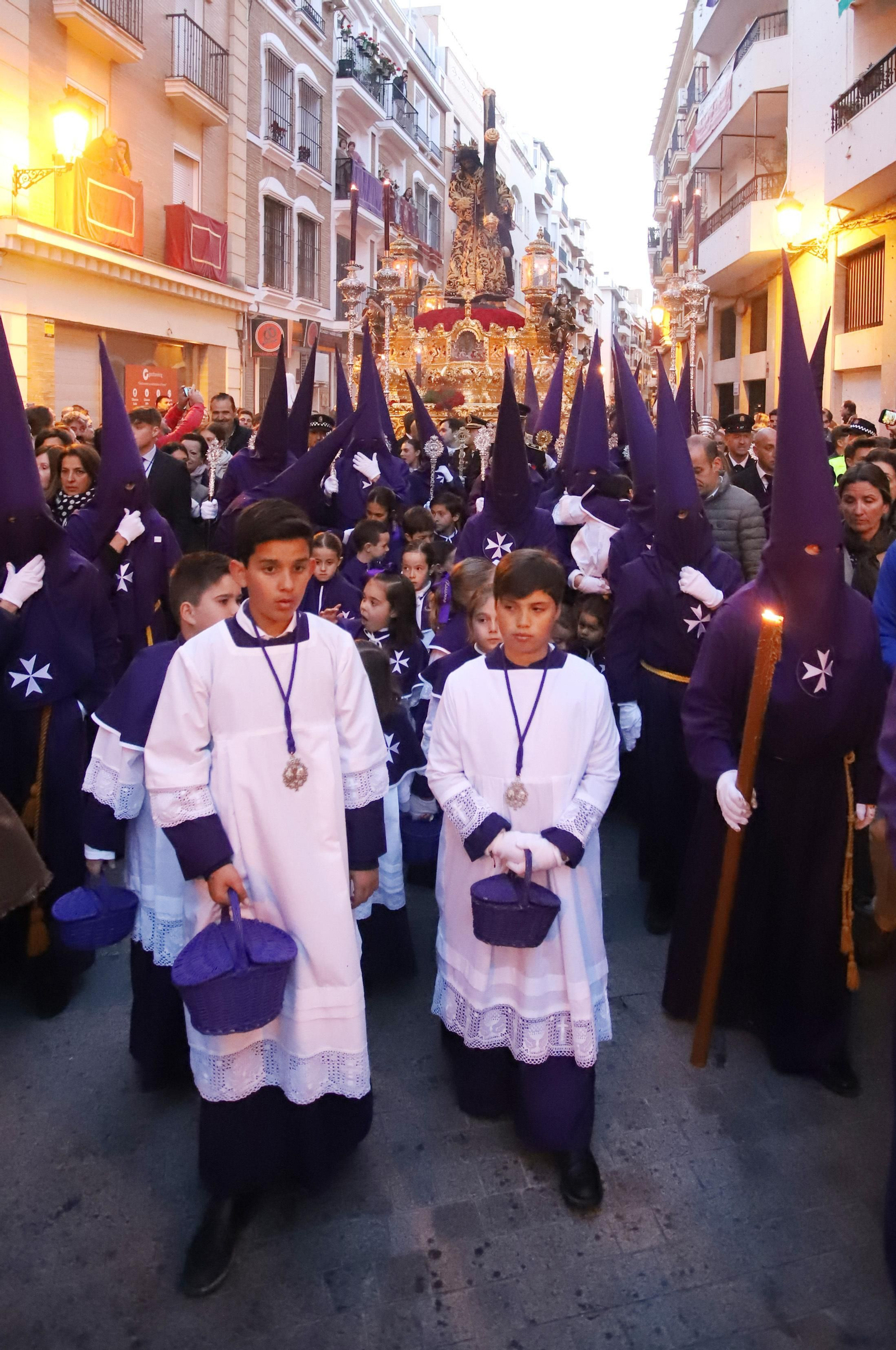 La Hermandad El Nazareno en la madrugá de la Semana Santa de Huelva 2023, en imágenes
