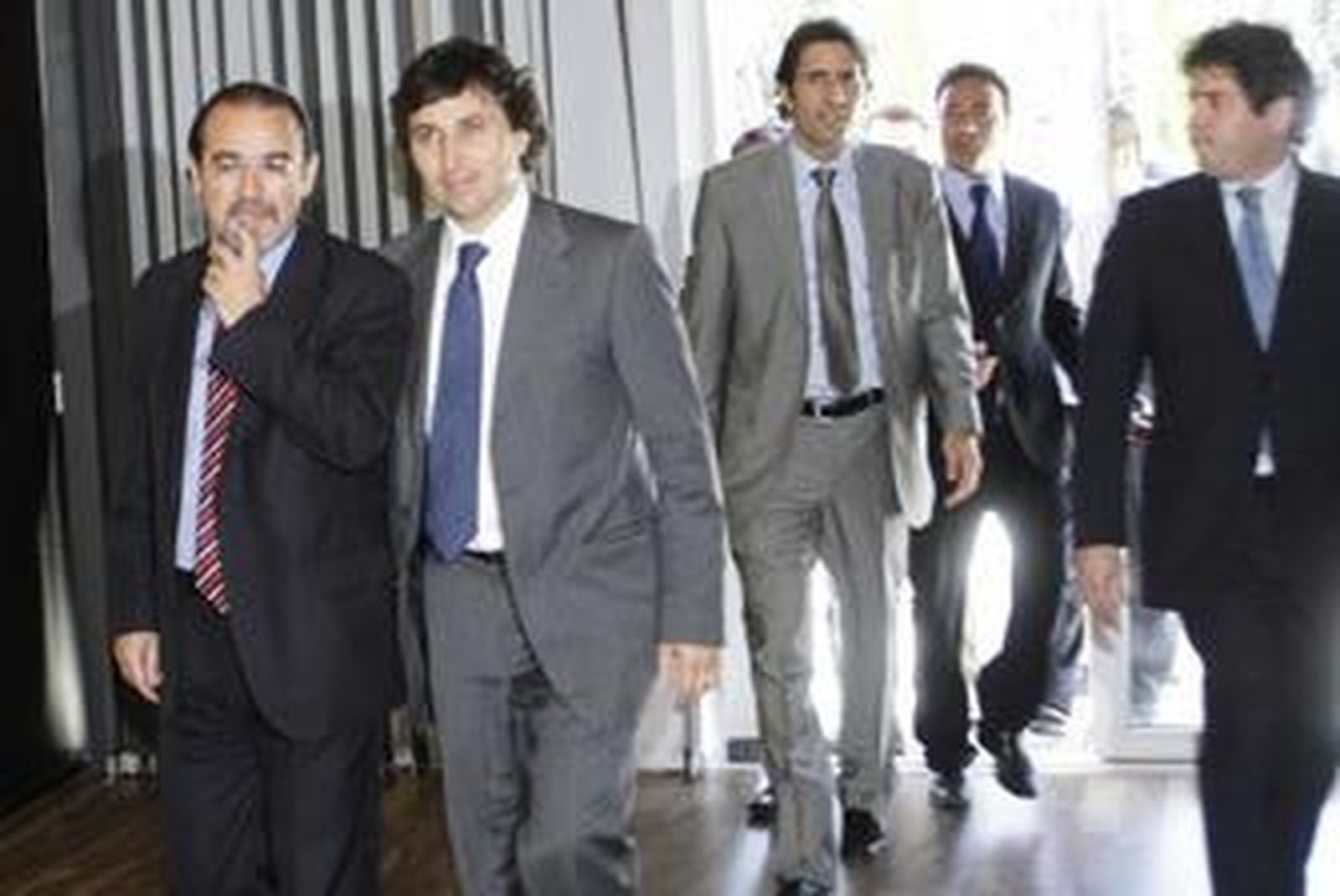 Javier Jiménez acompaña a Gino Pozzo.