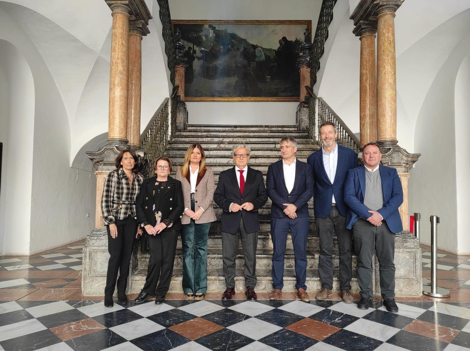 Fotografía de familia de la firma del acuerdo entre la Diputación de Córdoba y Valentria