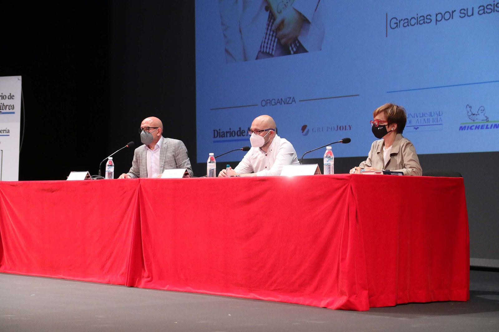 Fotogalería de Diario de los Libros, con Fernando J. Múñez y su obra 'Los diez escalones'