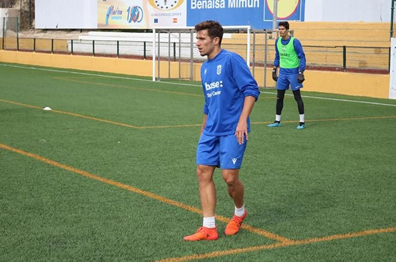 Víctor Mena, en un entrenamiento con el Melilla
