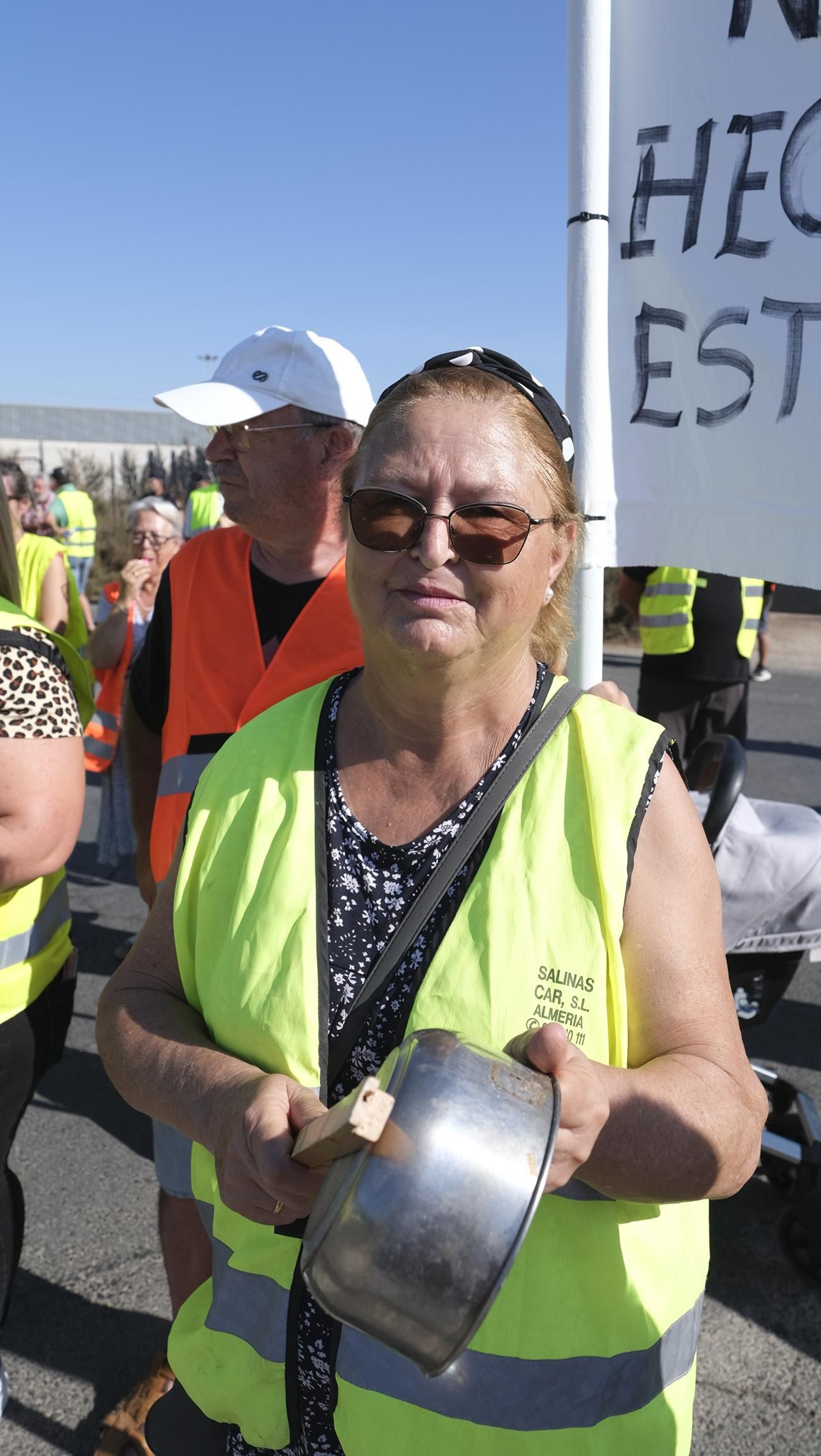 Protestas de los vecinos de los cortijos de La Cañada por la falta de iluminación