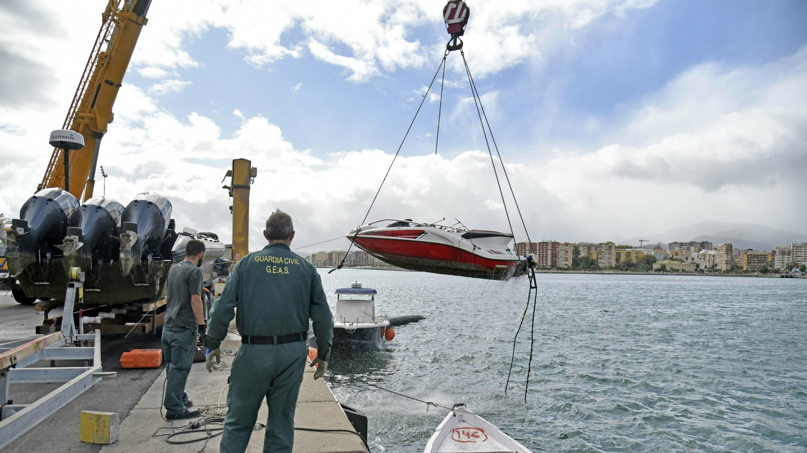 Las fotos del desalojo de las narcolanchas del servicio marítimo de la Guardia Civil