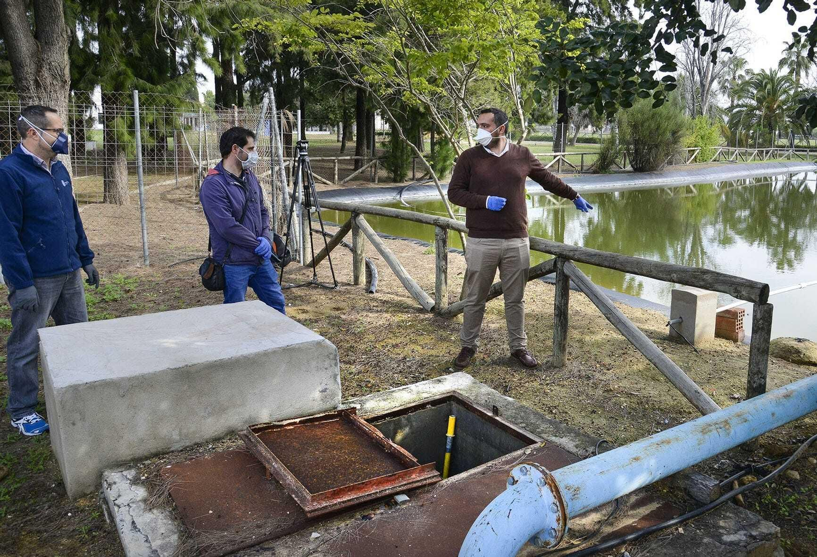 Imagen de la balsa de riego que abastece Chapín.