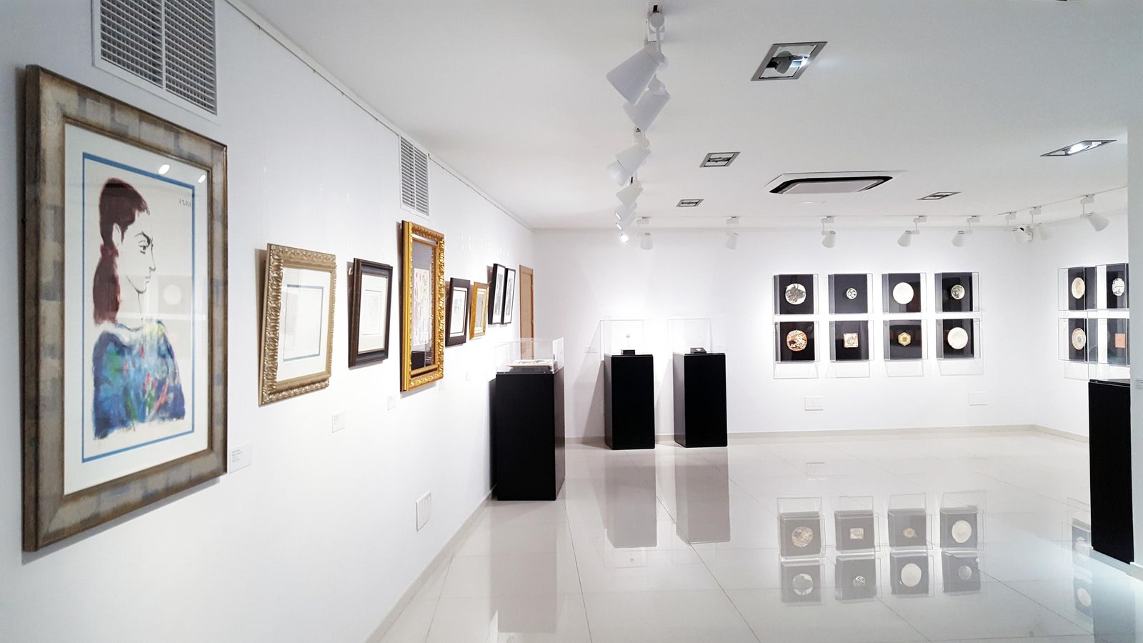 Una sala de la exposición del CAC Mijas.