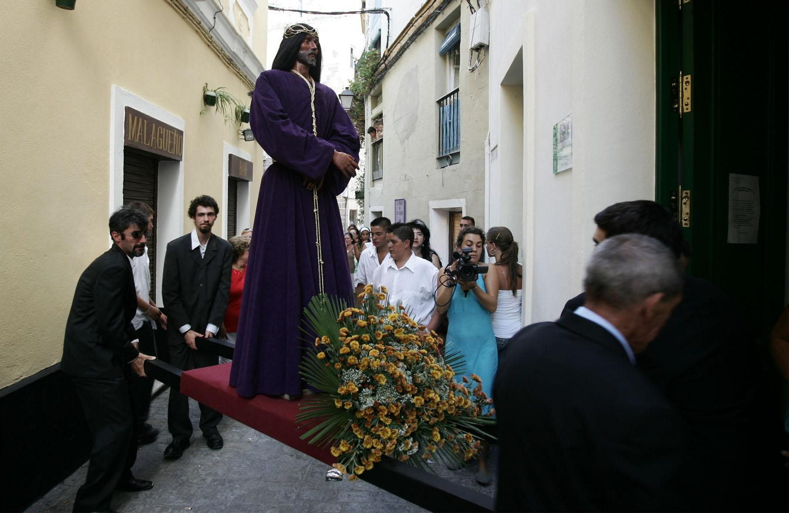 El Cristo de la Amistad, llegando a la casa de Sebastián Pérez en agosto de 2006.