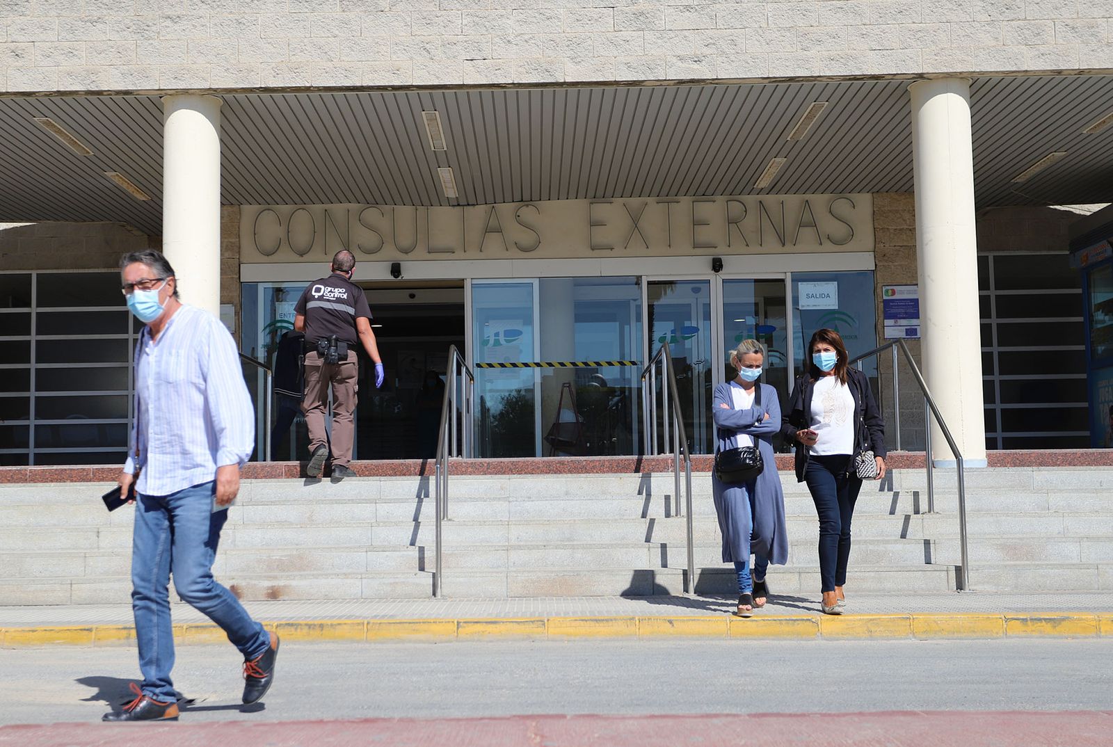 Accesos al hospital Juan Ramón Jiménez.