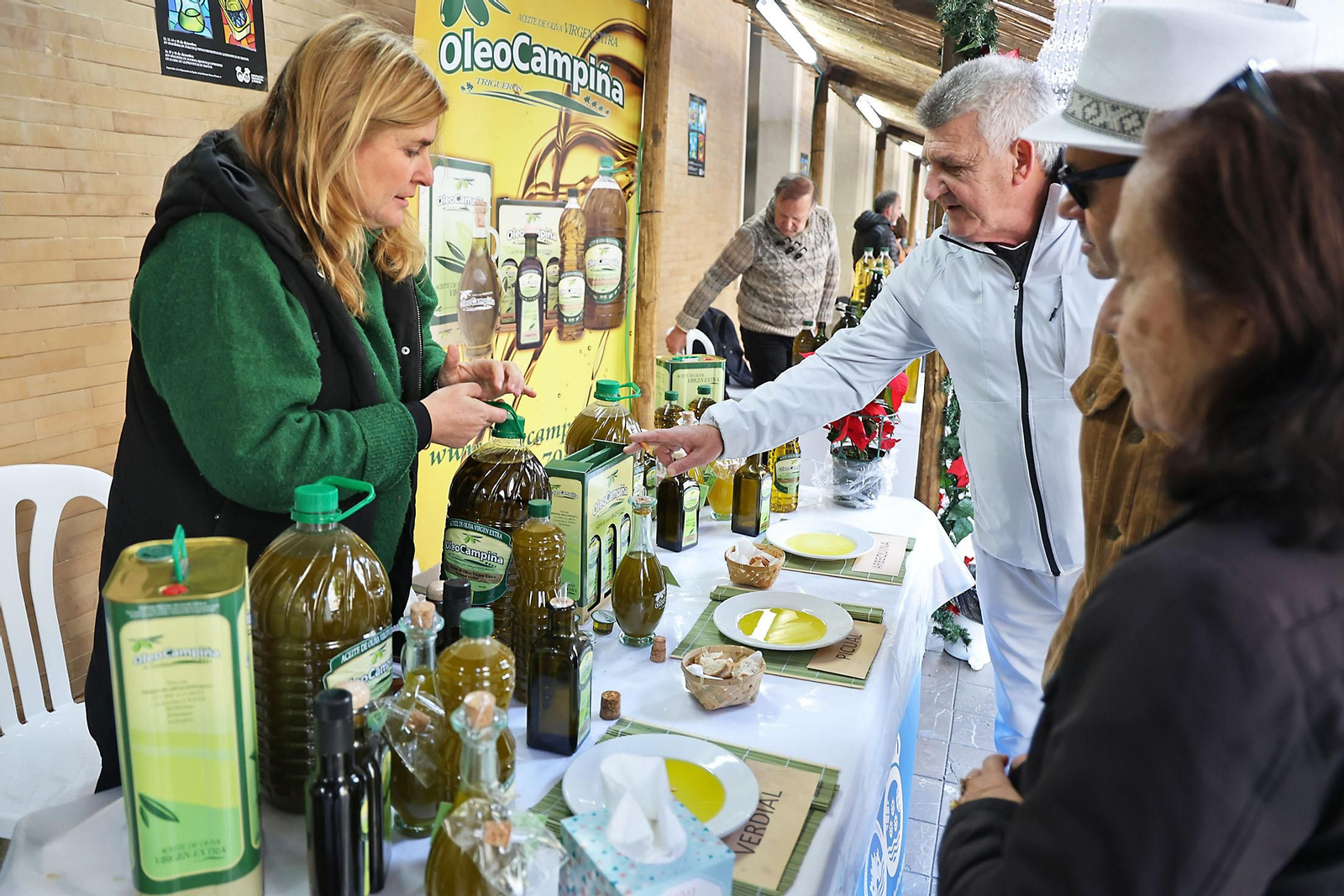 Imágenes de la XIV Muestra de Aceites, Quesos y Conservas en Aceite de la provincia de Huelva