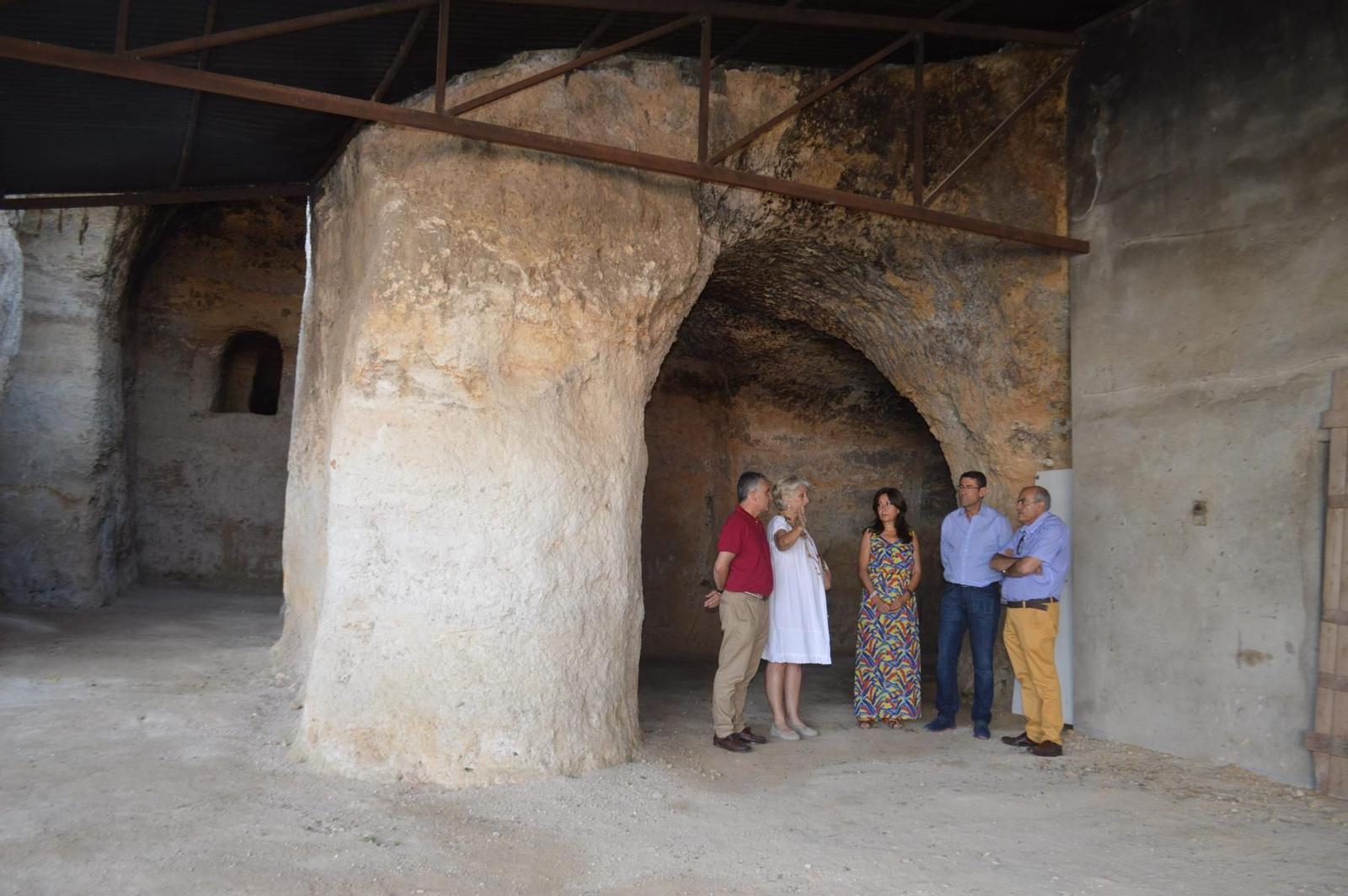 Visita del alcalde a las cuevas. Visita del alcalde a las cuevas.