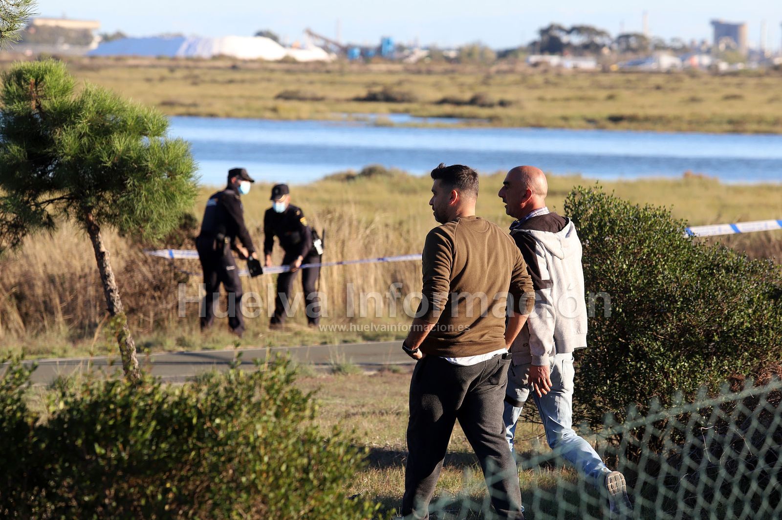 Encuentran los cuerpos de Enrique y Paqui en el acceso al espigón de Huelva, en imágenes
