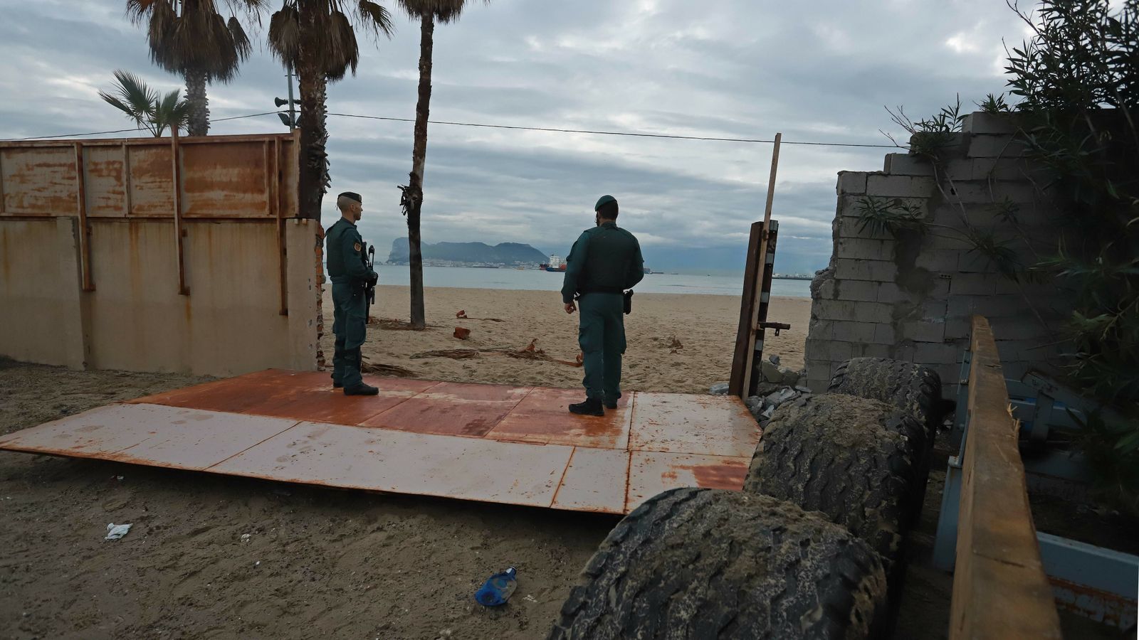 Registros de la Guardia Civil en Palmones