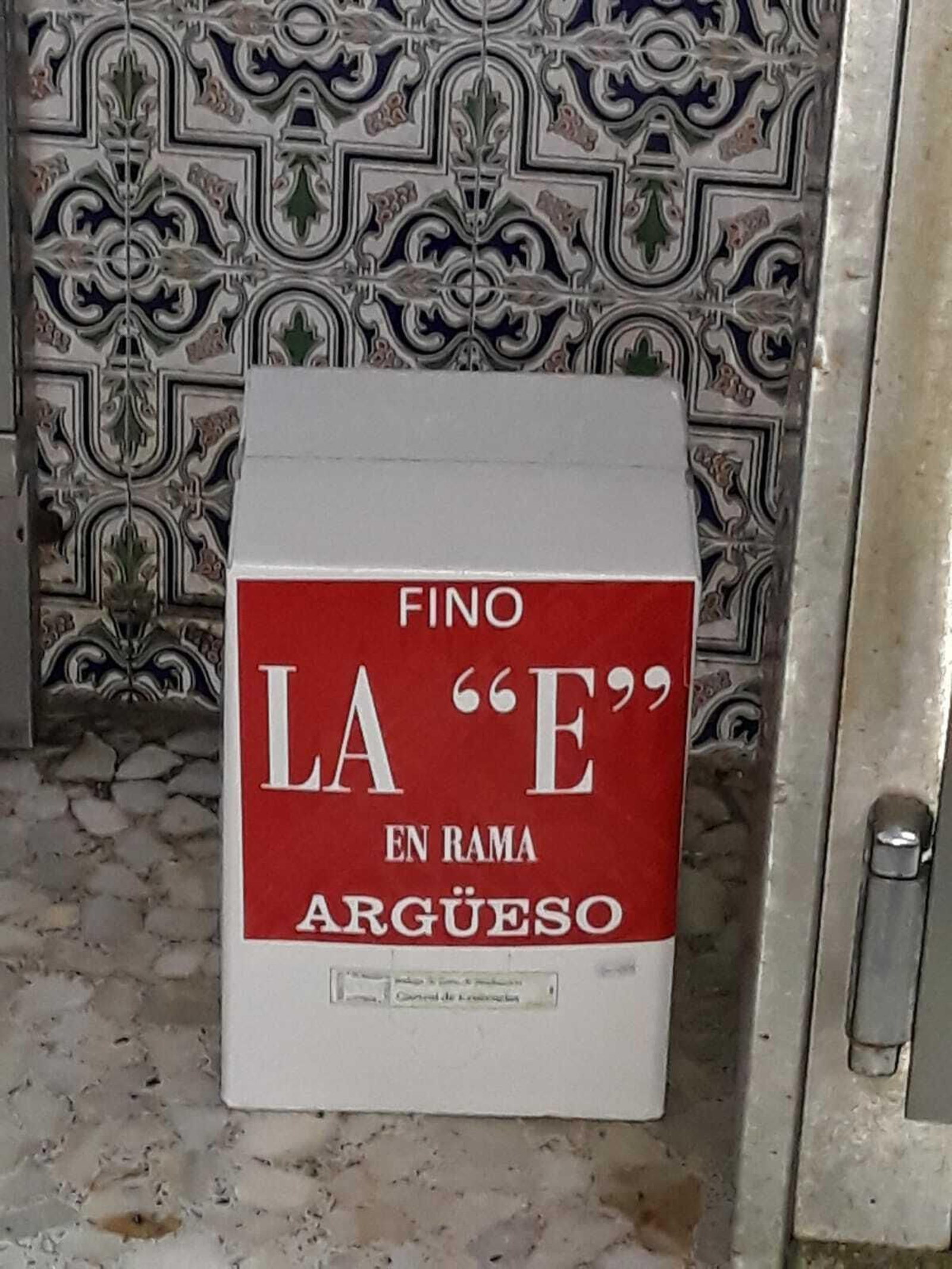 ‘Bag in Box’ del ‘Fino La E de Argüeso’, marca cedida por Bodegas Yuste a la cooperativa Virgen de Palomares para su envasado.