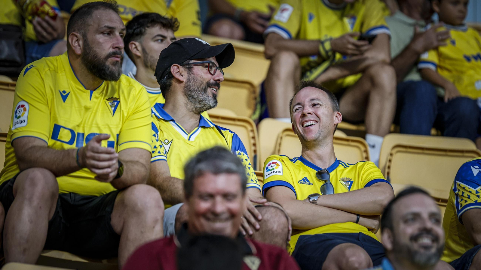 Búscate entre las fotos del partido de fútbol entre Cádiz CF y Real Zaragoza