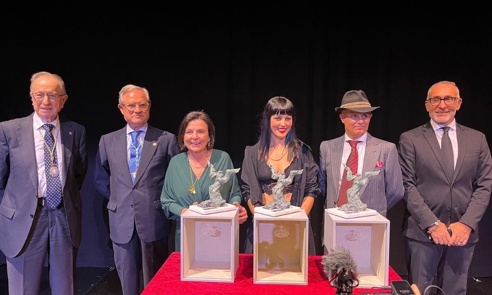 Acto de entrega de los premios de la Real Academia de San Dionisio. 