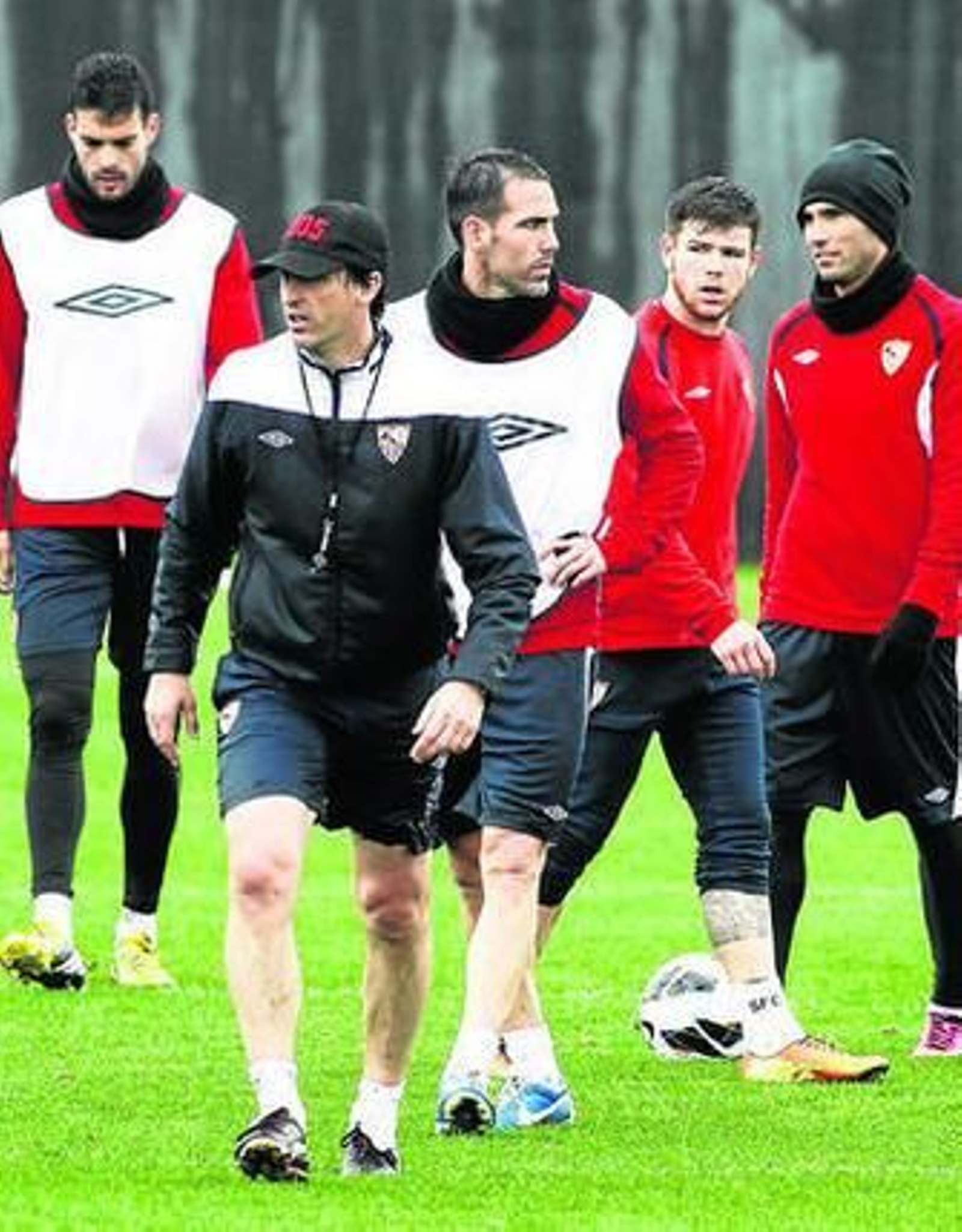 Emery, Botía, Fernando Navarro, Alberto Moreno y Reyes, en la sesión de ayer.