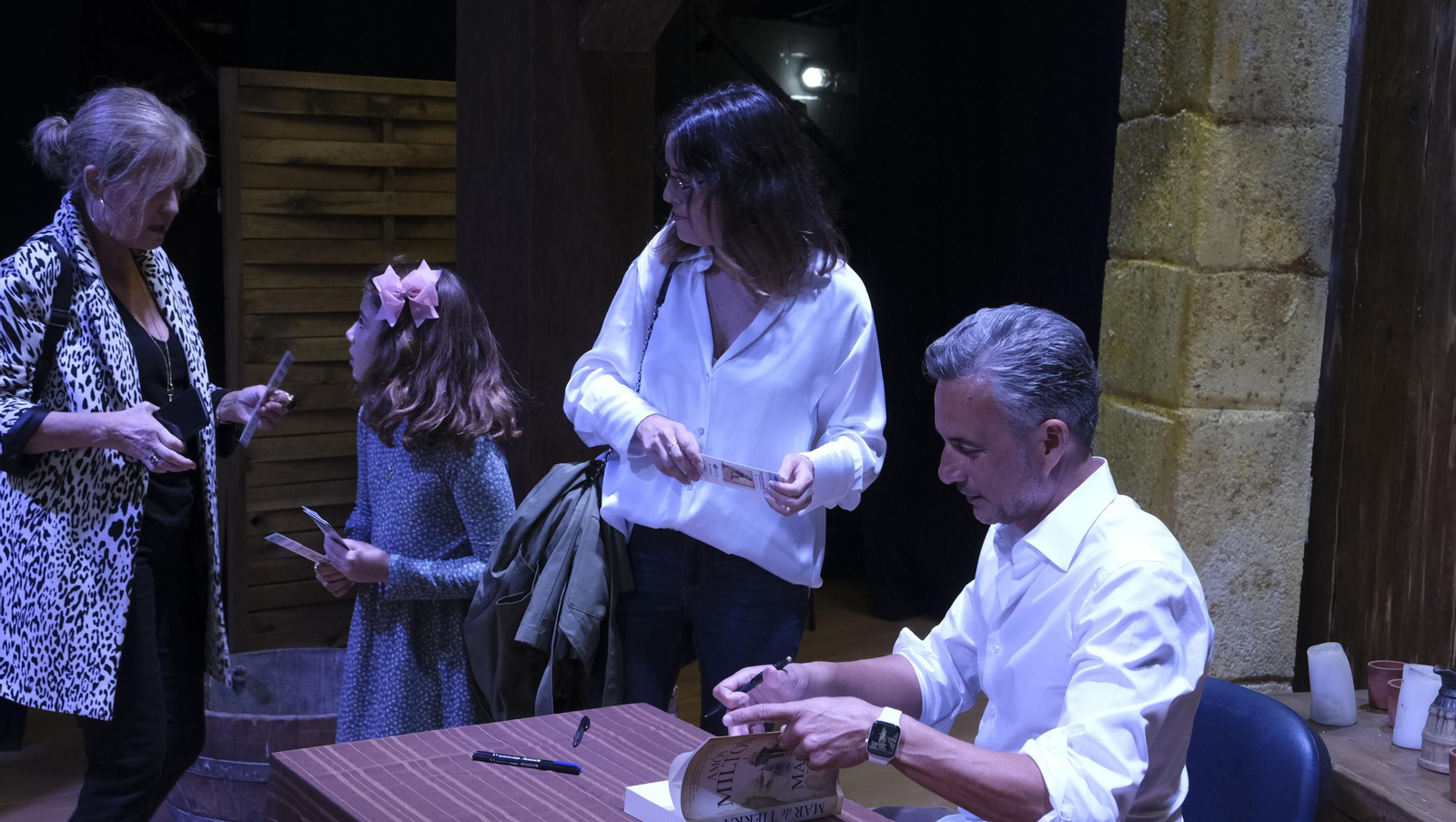 Imágenes de El Diario de los Libros, con Amós Milton