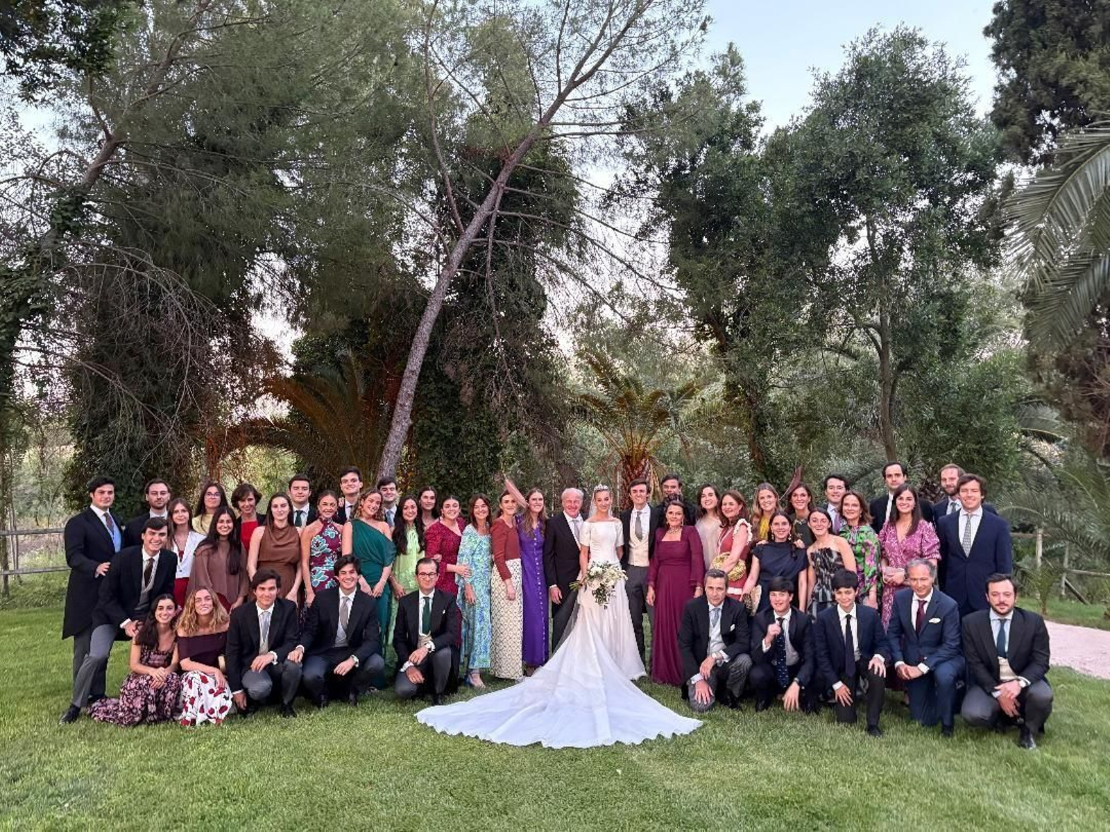 Francisco Javier Sancho del Río y Rosa Calero Joly, con numerosos familiares de la familia del Río, durante la celebración. Francisco Javier Sancho del Río y Rosa Calero Joly, con numerosos familiares de la familia del Río, durante la celebración.