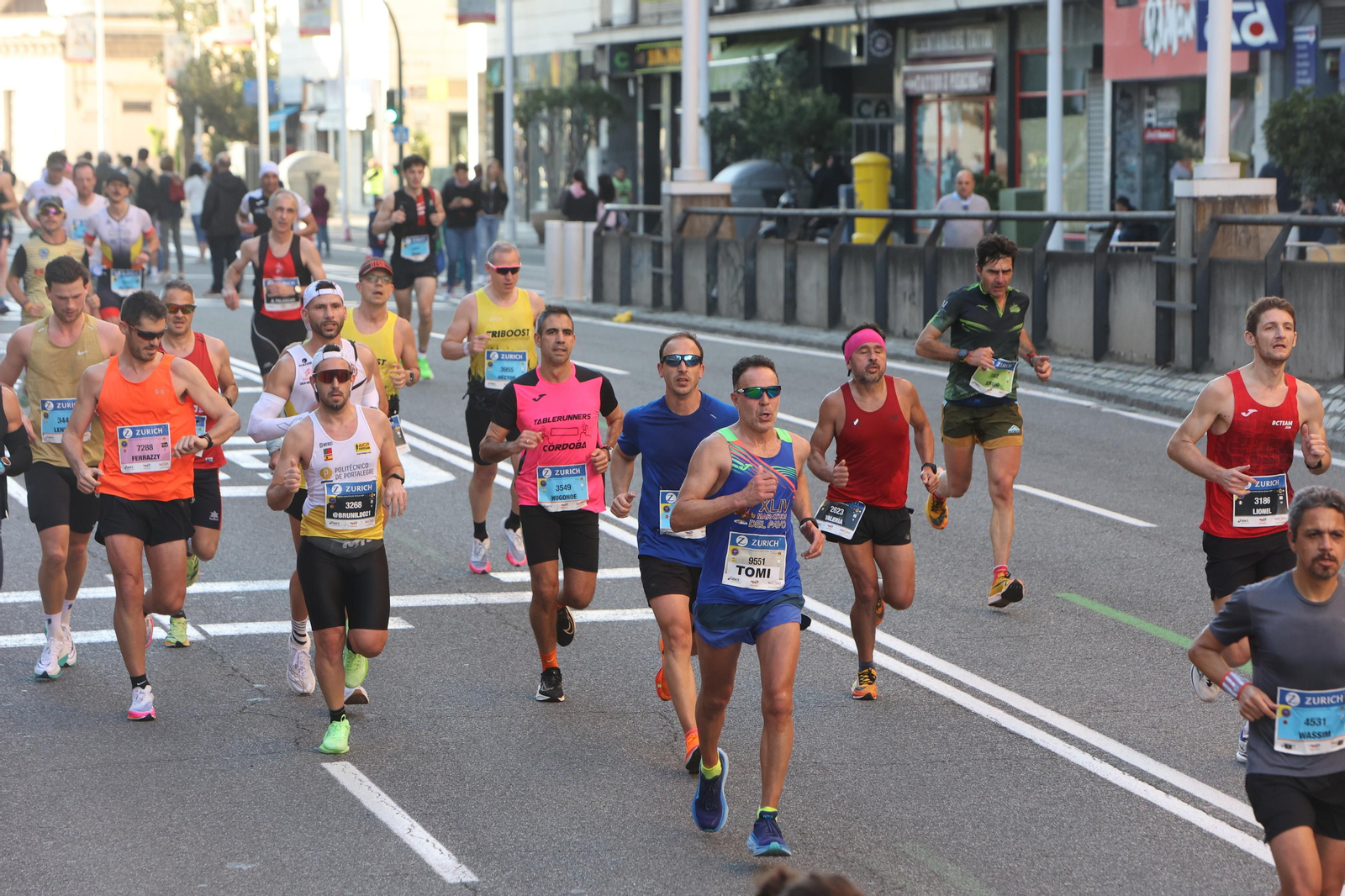 Búscate en la Zurich maratón de Sevilla