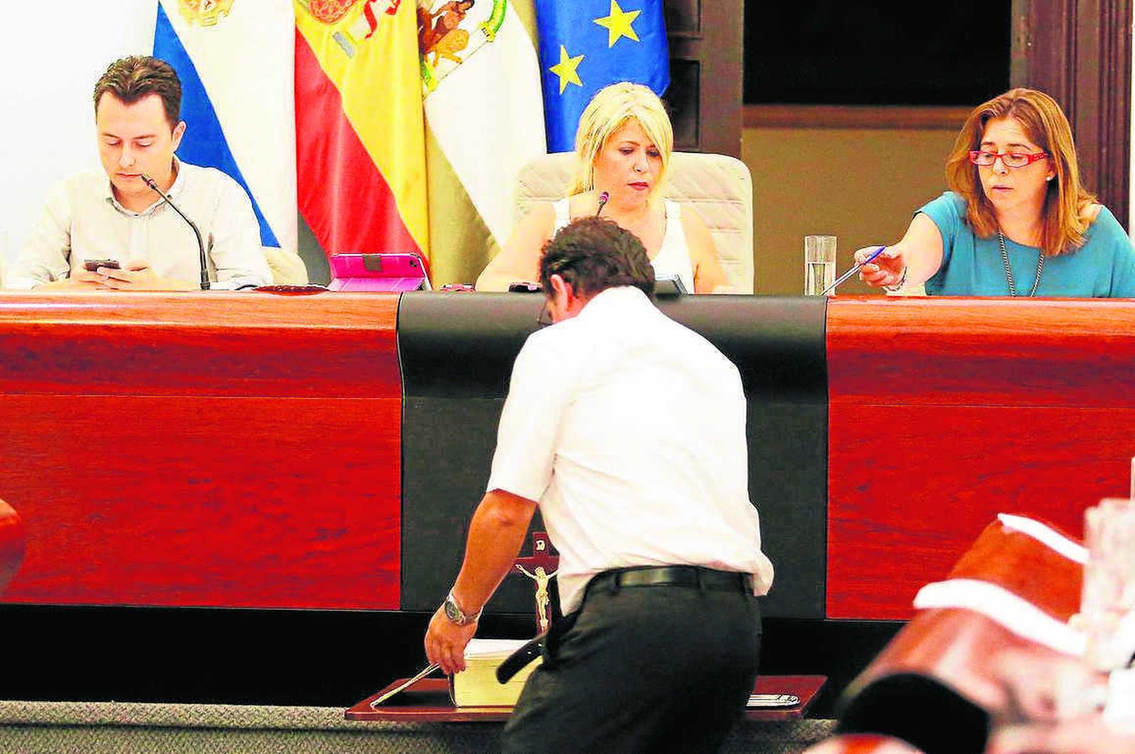 Pleno celebrado en 2015 para aprobar la retirada de honores municipales.