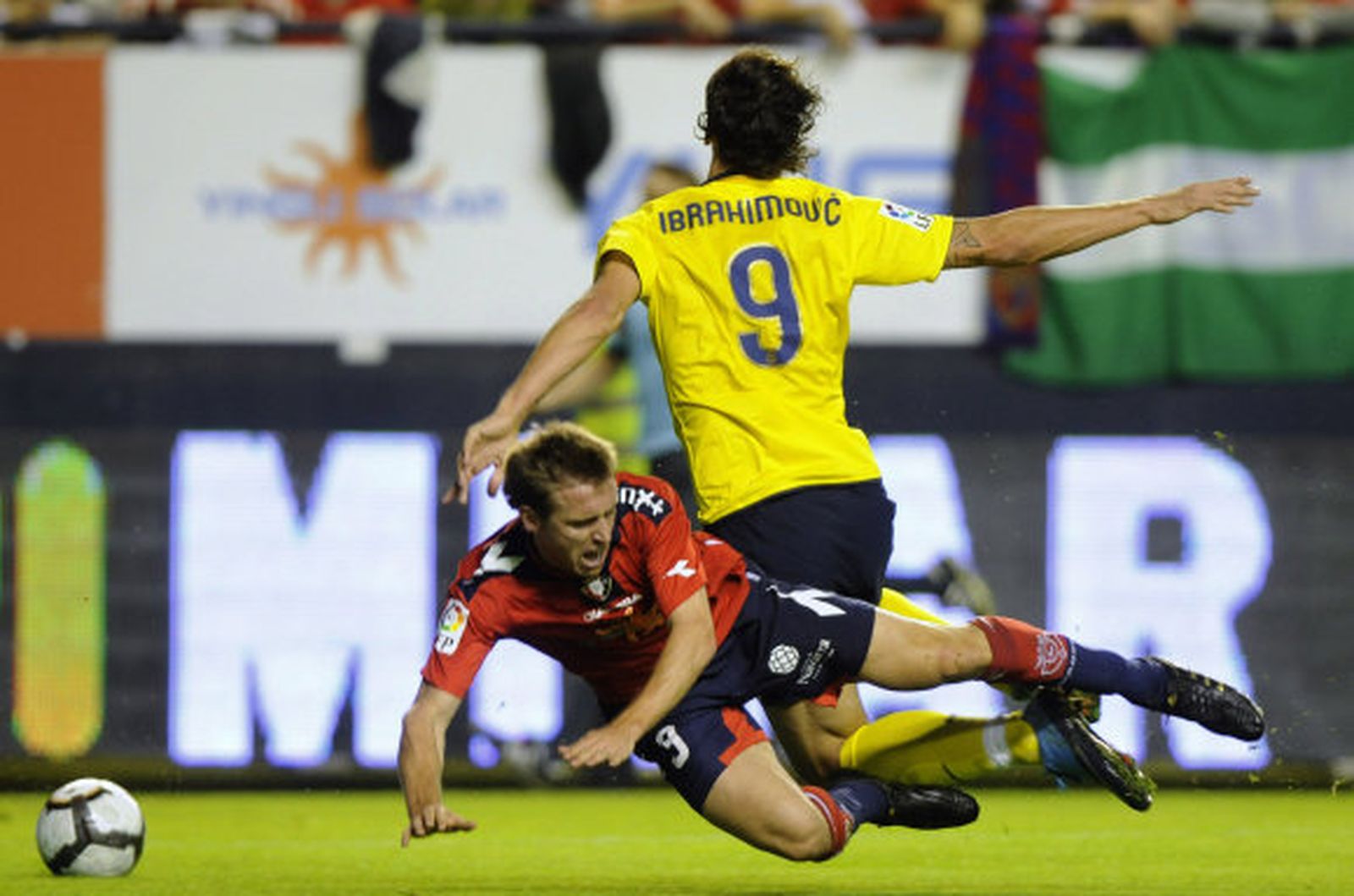 El Barcelona pincha en el descuento ante Osasuna (1-1)