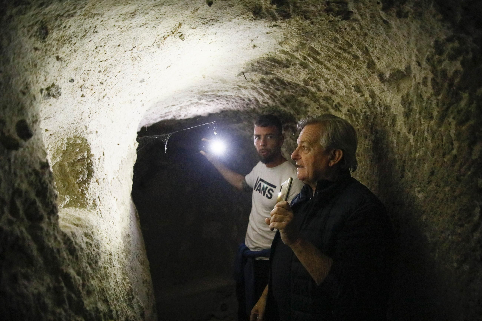 Imágenes de los refugios de la guerra civil descubierto en el barrio de Las Trincheras