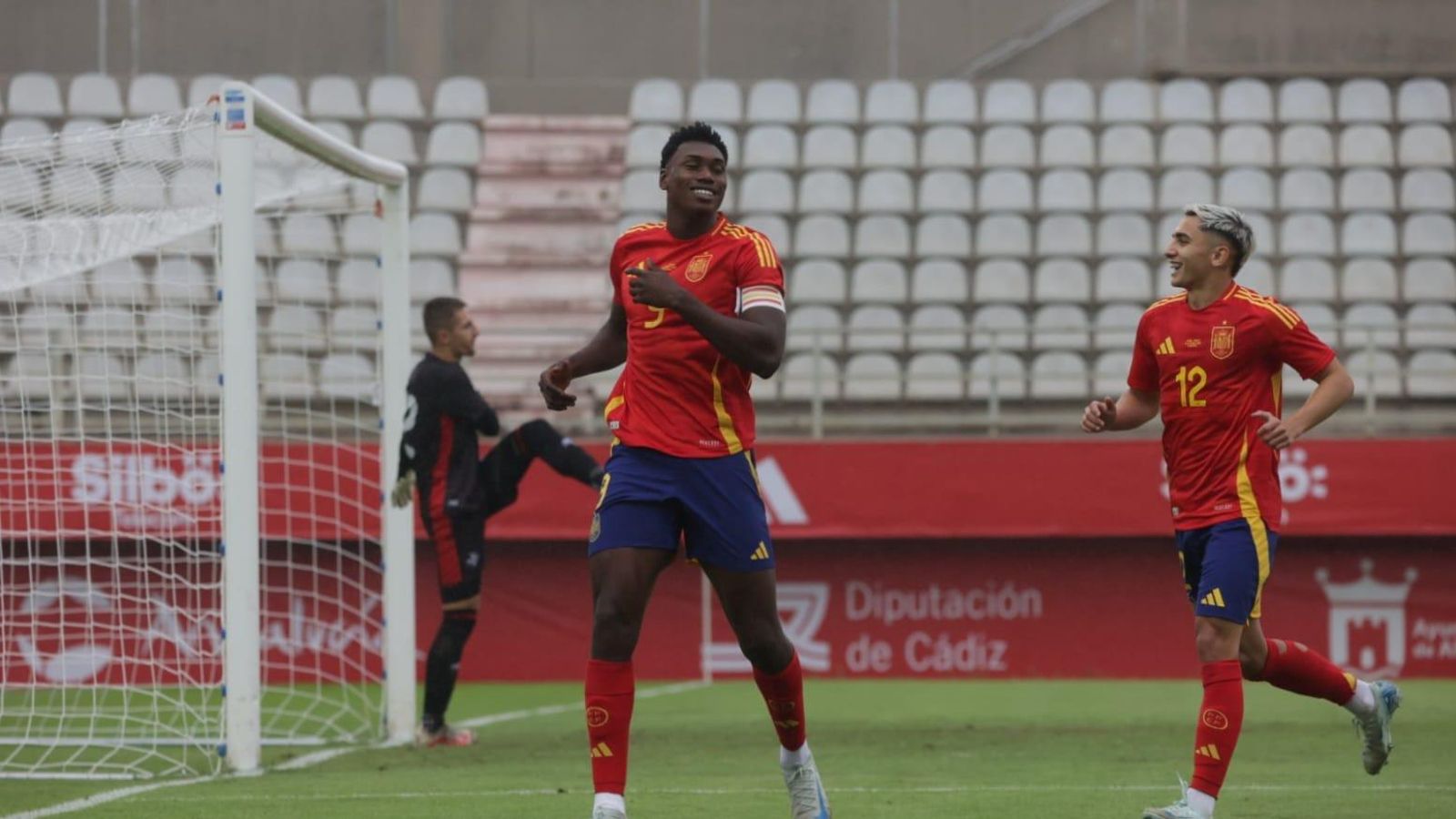 Roberto, debut y gol con España sub 21