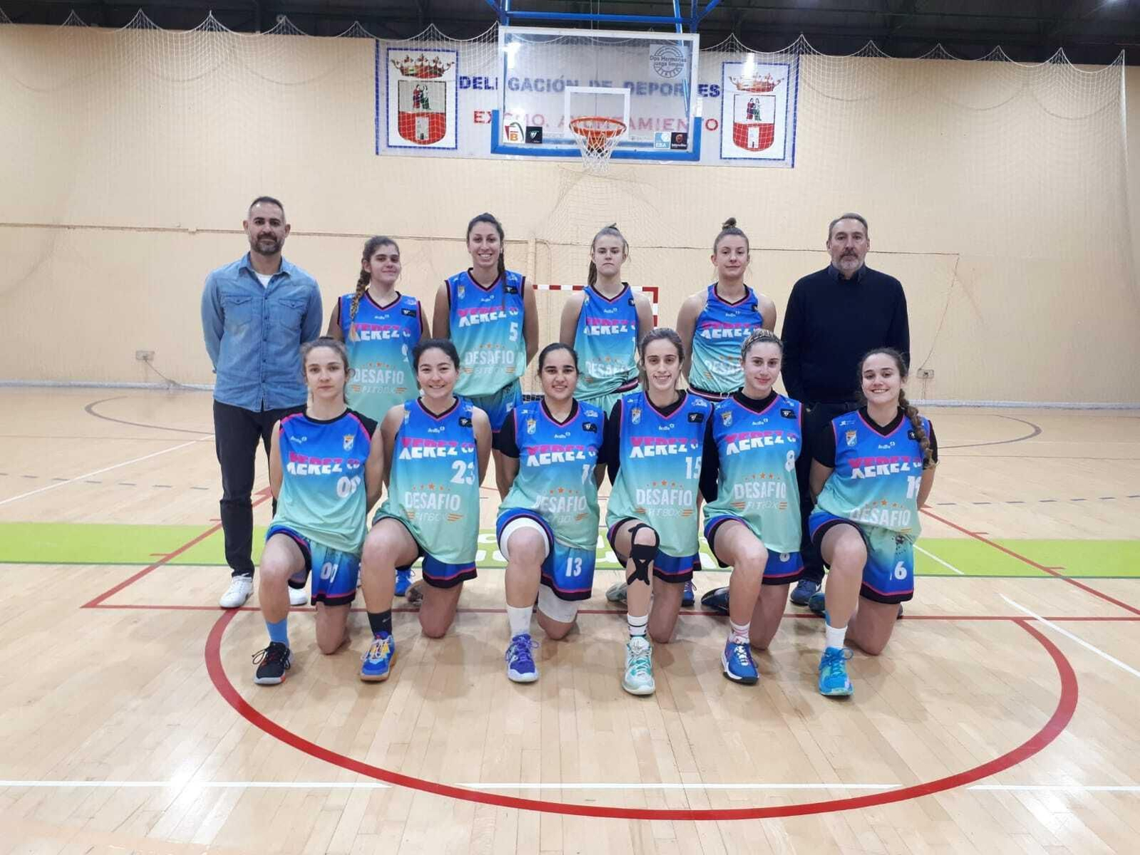 El Xerez CD femenino, vapuleado en Dos Hermanas por 74-37.