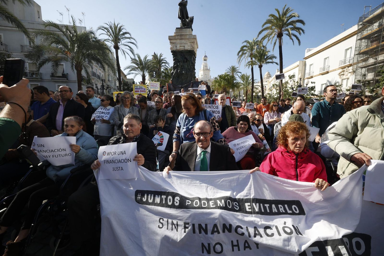Una imagen de la concentración llevada a cabo en la plaza de San Juan de Dios.