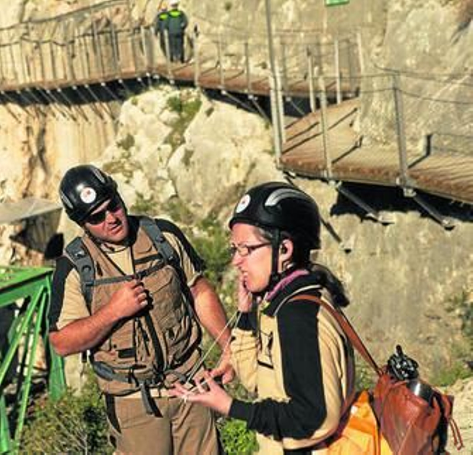 Visitantes del Caminito del Rey en el acceso a la pasarela.
