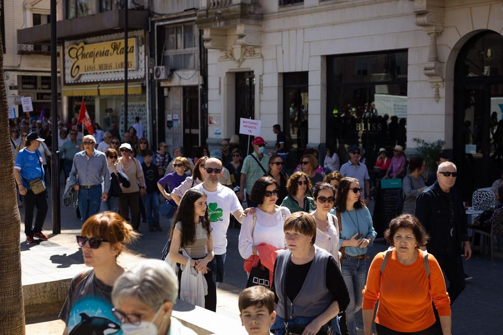 Imágenes de la manifestación por la sanidad pública en Huelva
