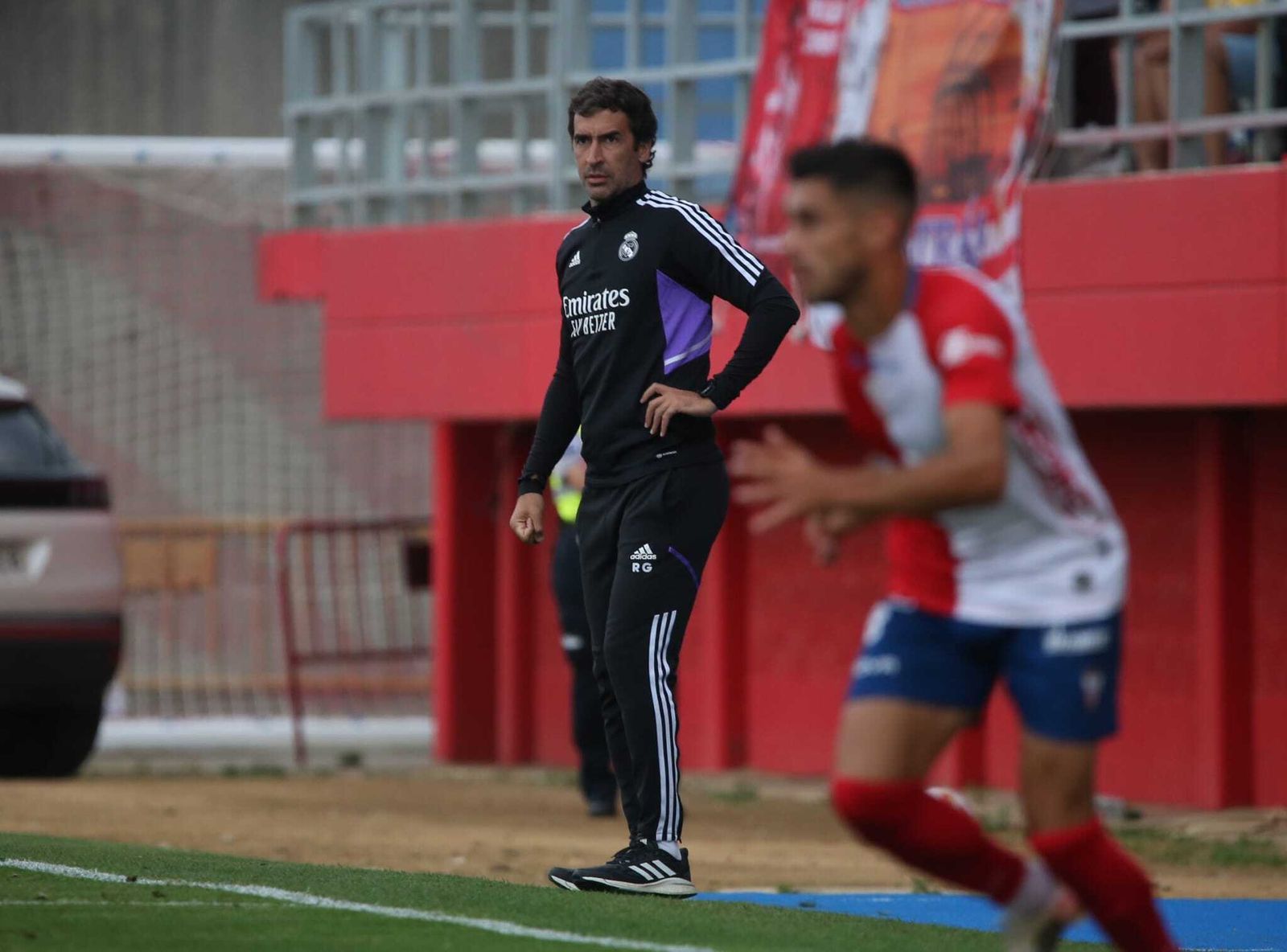 Raúl González durante el partido en el Nuevo Mirador