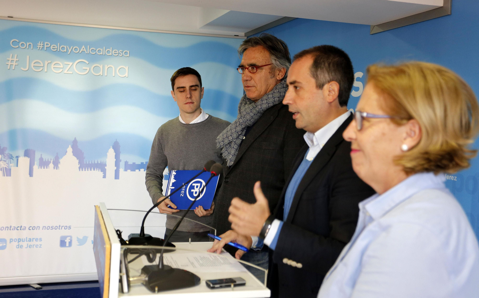 Saldaña, ayer en su comparecencia en la sede del PP, junto a Jaime Espinar, Javier Durá y María José Rúa. Saldaña, ayer en su comparecencia en la sede del PP, junto a Jaime Espinar, Javier Durá y María José Rúa.