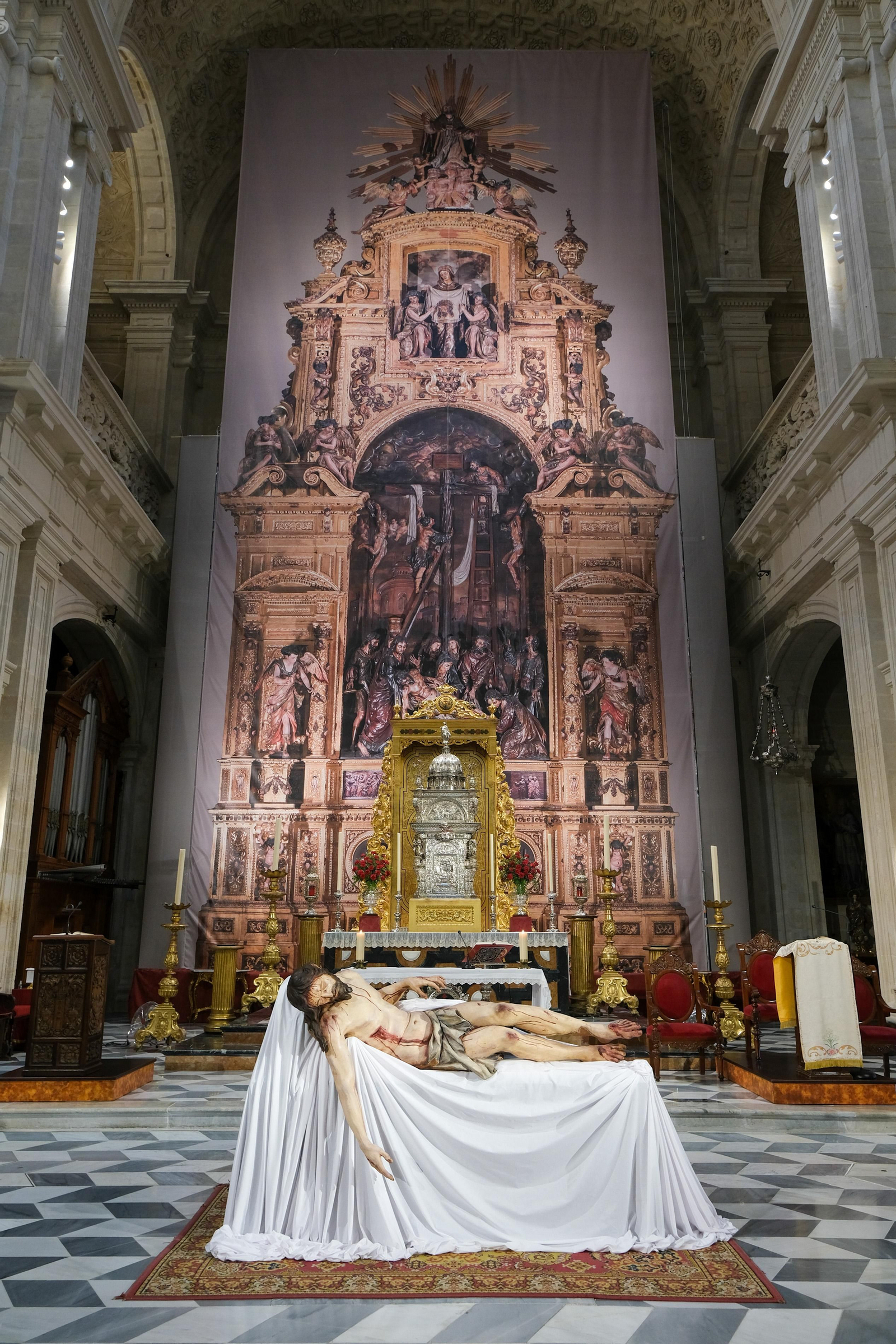 Cristo Yacente, obra de Pedro Roldán de la parroquia del Sagrario expuesto tras su restauración