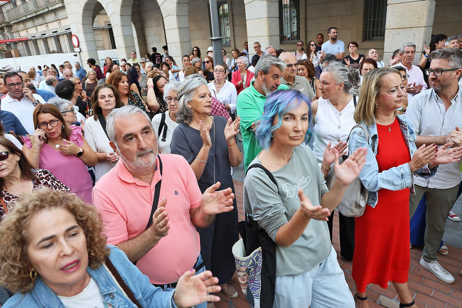 Concentración en Huelva de protesta por la polémica con los cribados de cáncer de mama en Andalucía