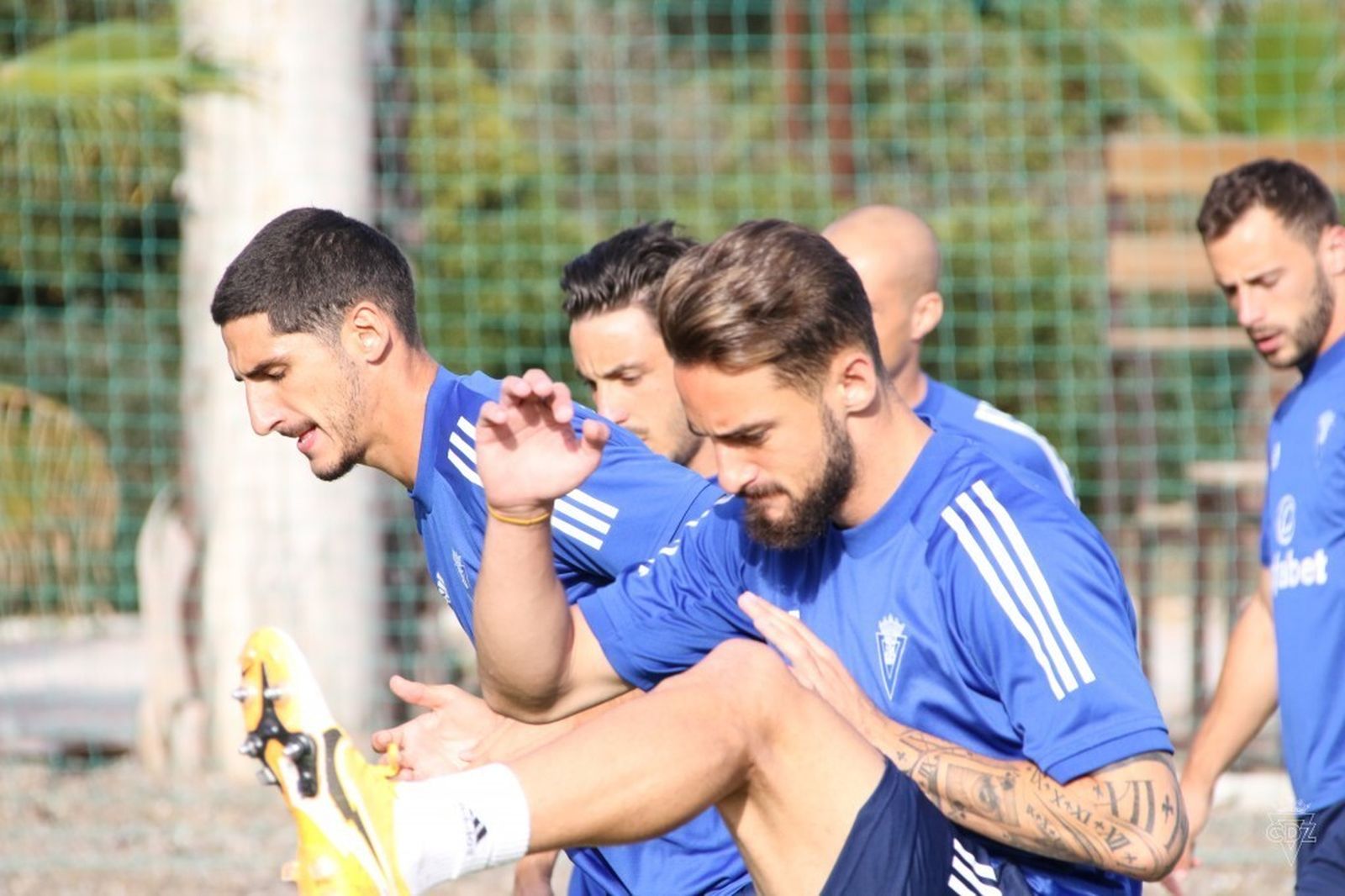 Varios jugadores del Cádiz se ejercitan el sábado en Marbella.