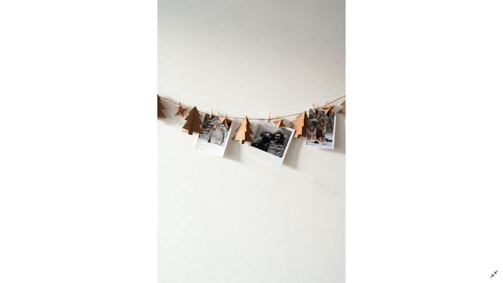 Juega con los detalles personalizados en tu árbol de Navidad.