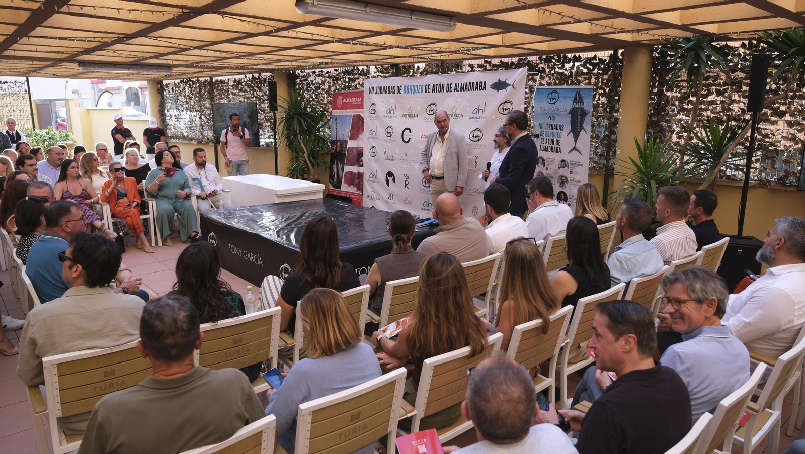 El ronqueo del atún de Almadraba en el Espacio Gastronómico Tony García, en imágenes