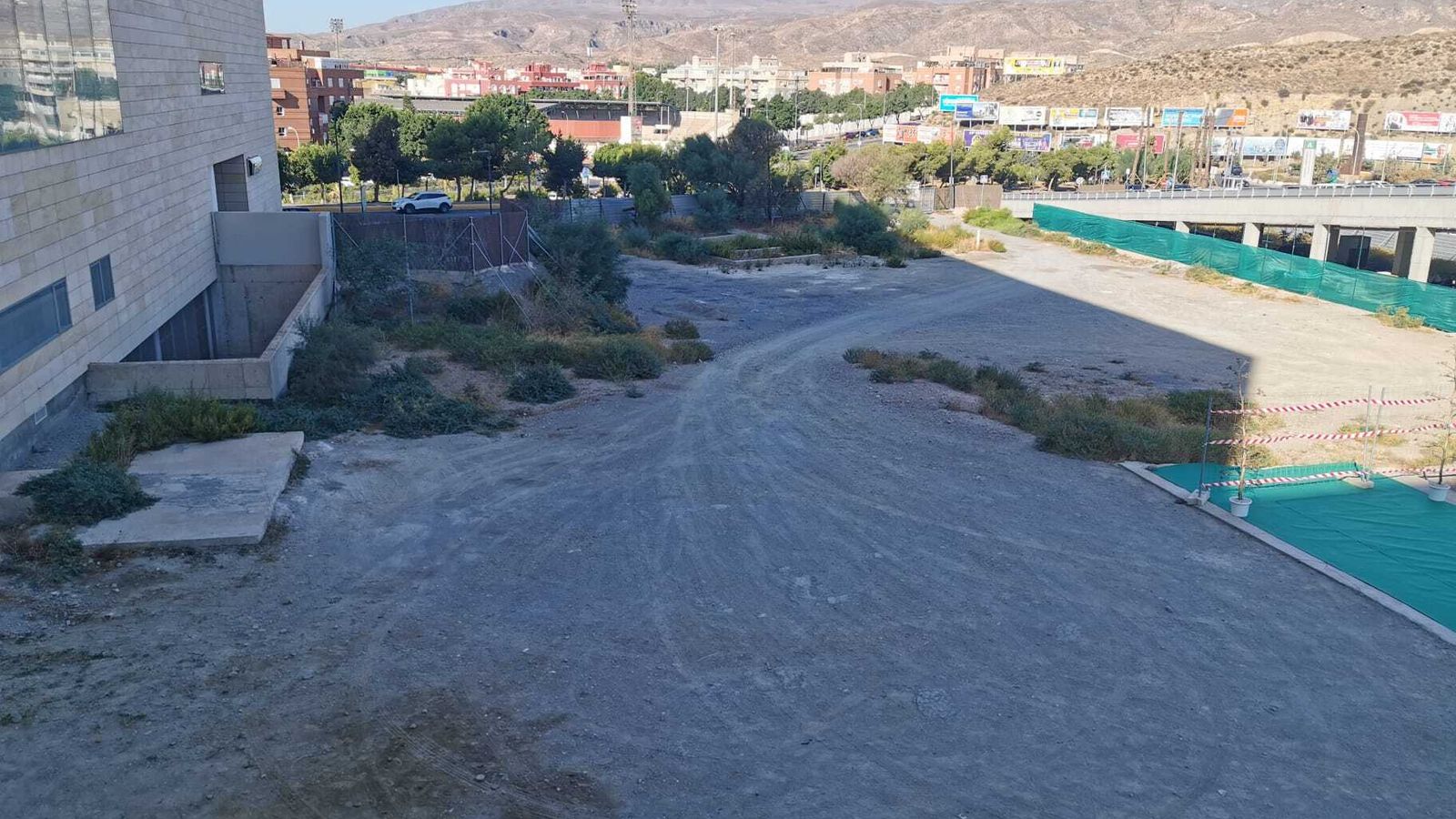 Solar en su estado actual, donde en las próximas semanas comienzan las obras para ampliar el complejo hospitalario de referencia de la provincia de Almería