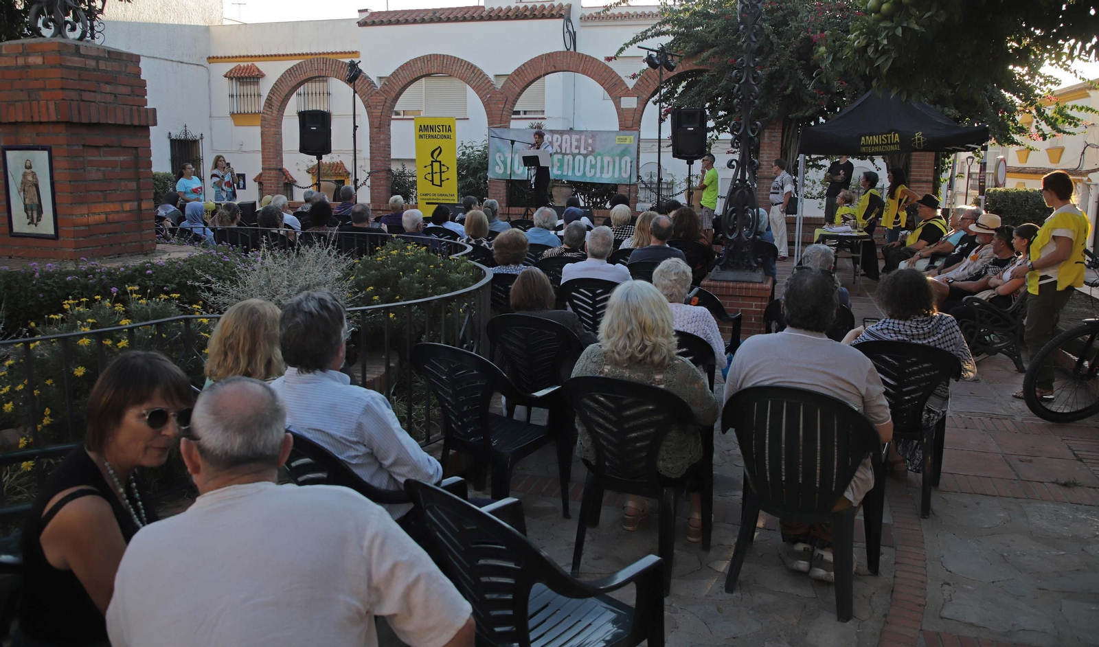 Fotos del acto en solidaridad con Gaza organizado por Amnistia Internacional en Algeciras