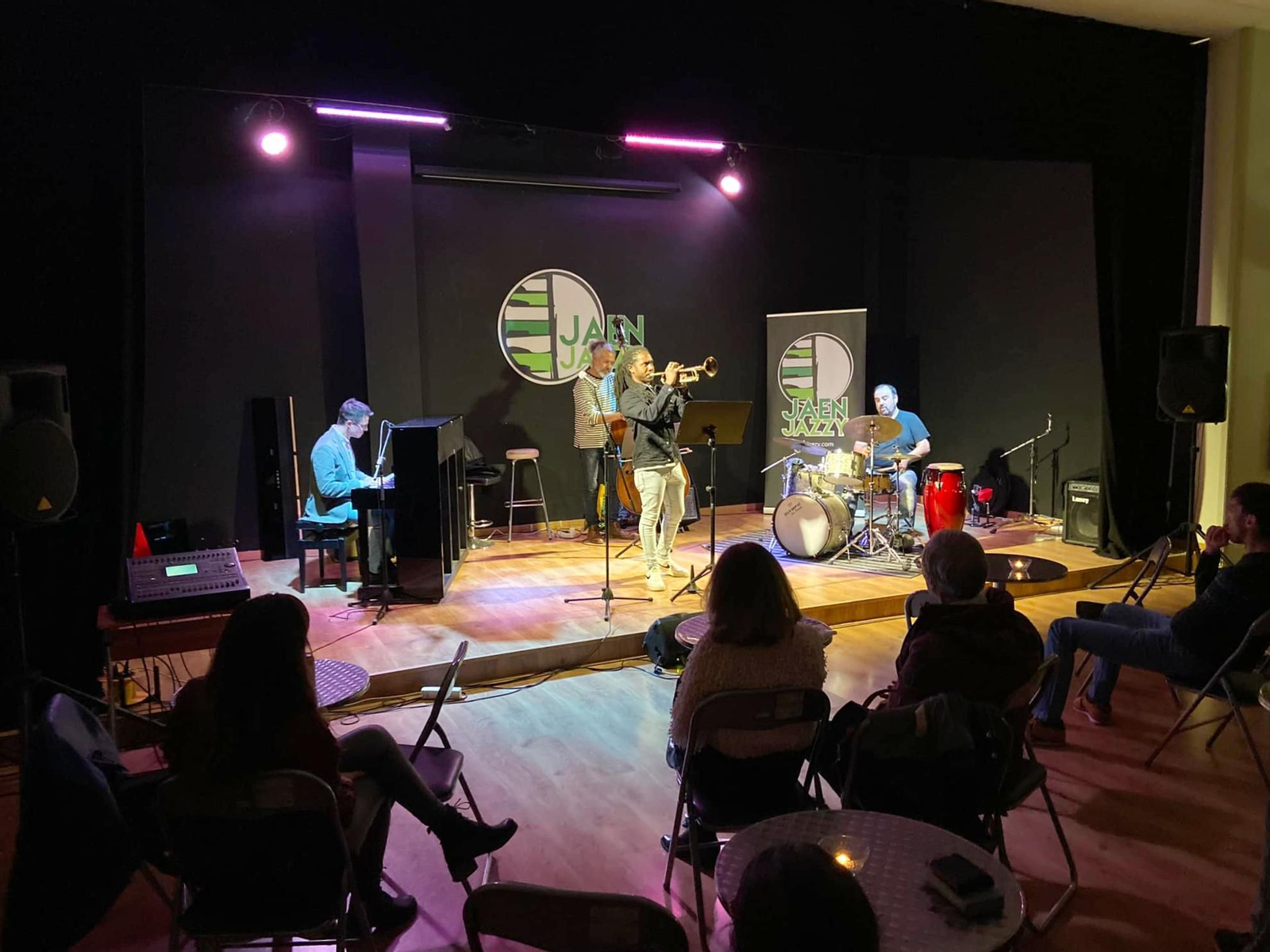 La sede de Jaén Jazzy se ubica en el Polígono de Los Olivares. La sede de Jaén Jazzy se ubica en el Polígono de Los Olivares.