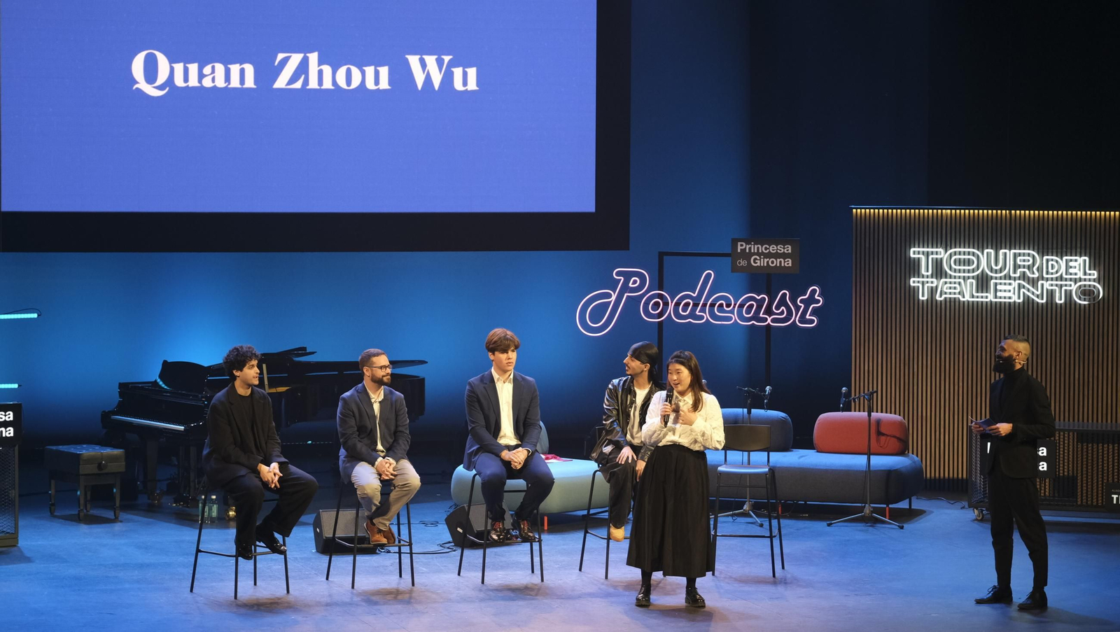 Imágenes de la Reina Letizia en el Tour del Talento en Almería