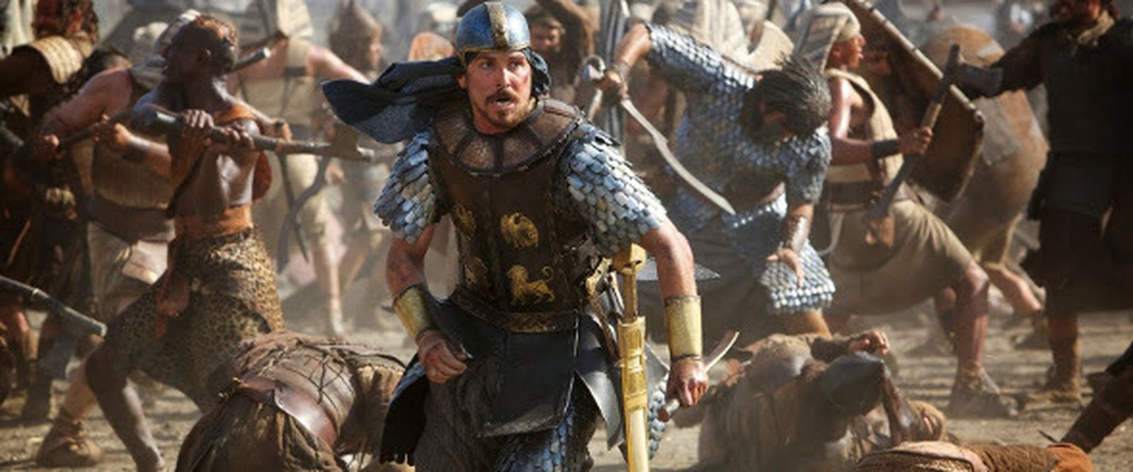 Los modelos expuestos en al Museo del Traje de Madrid. EFE/Isabel Peláez